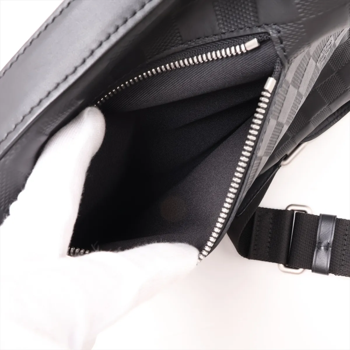 Damier Infini 3D Discovery Messenger BB N42418 CA3159 Black — view 8