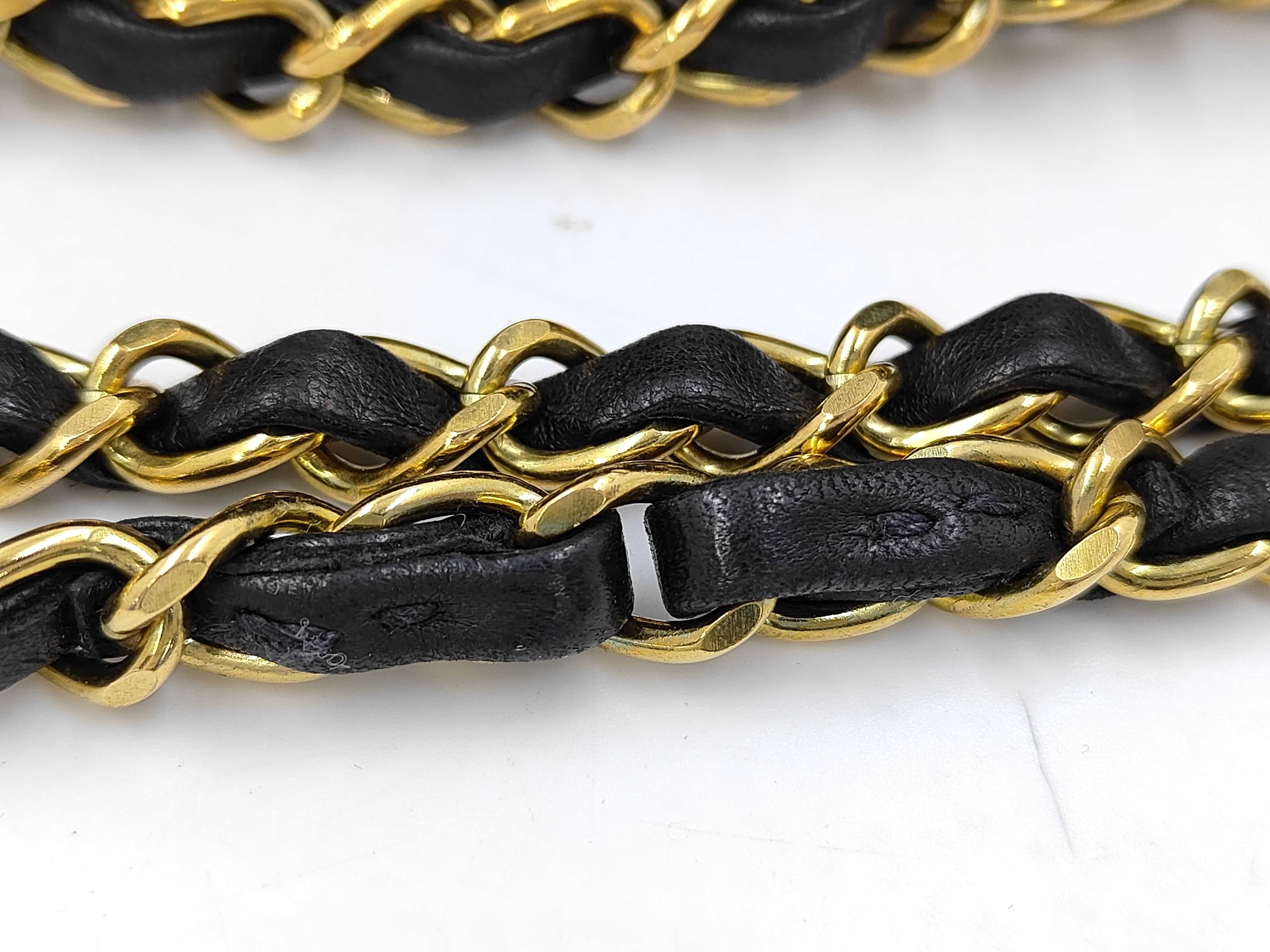 Matelassé 25 A01112 Black Chain Shoulder Lambskin Gold Hardware Shoulder Bag — view 6
