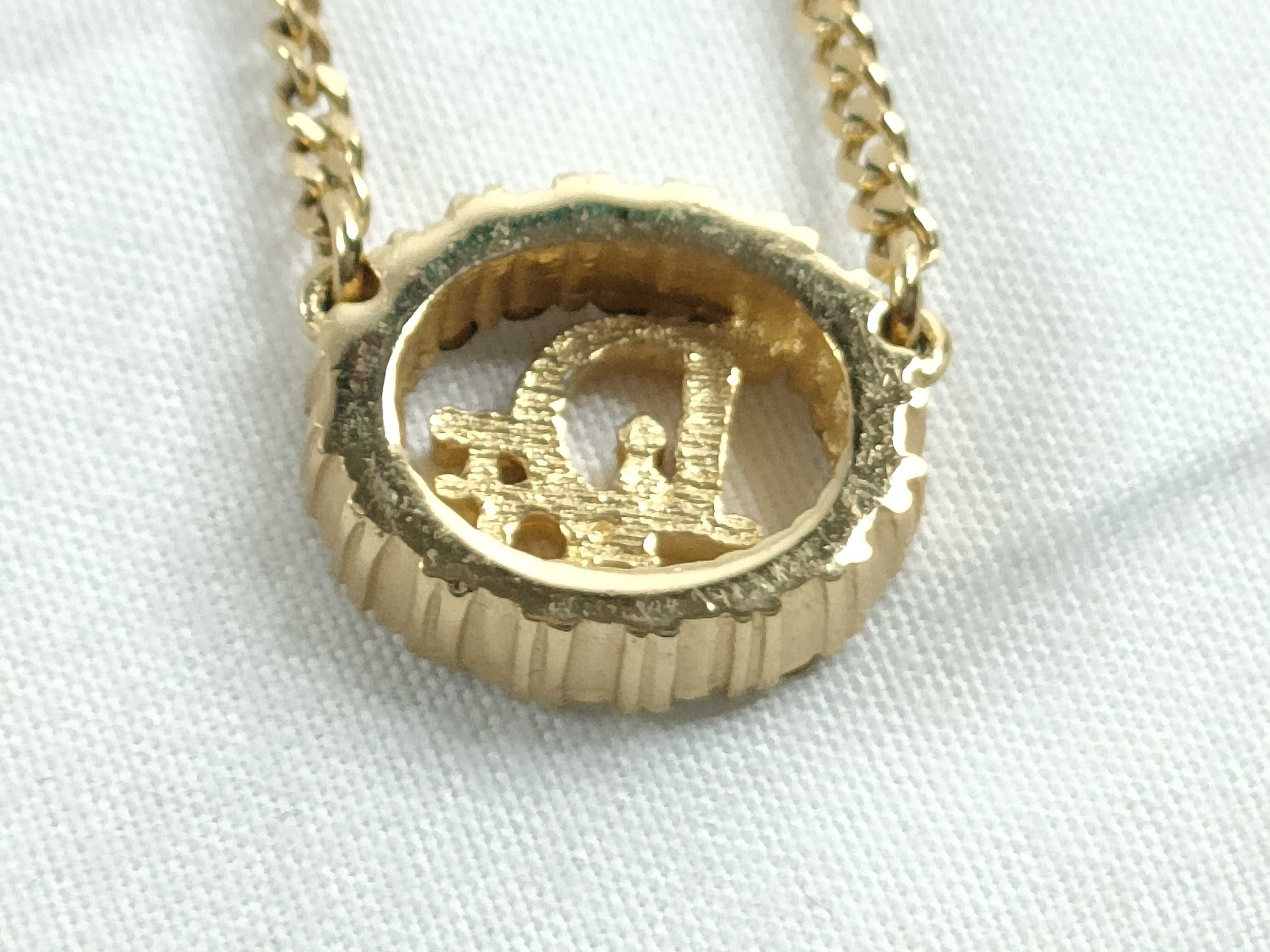 necklace — view 2