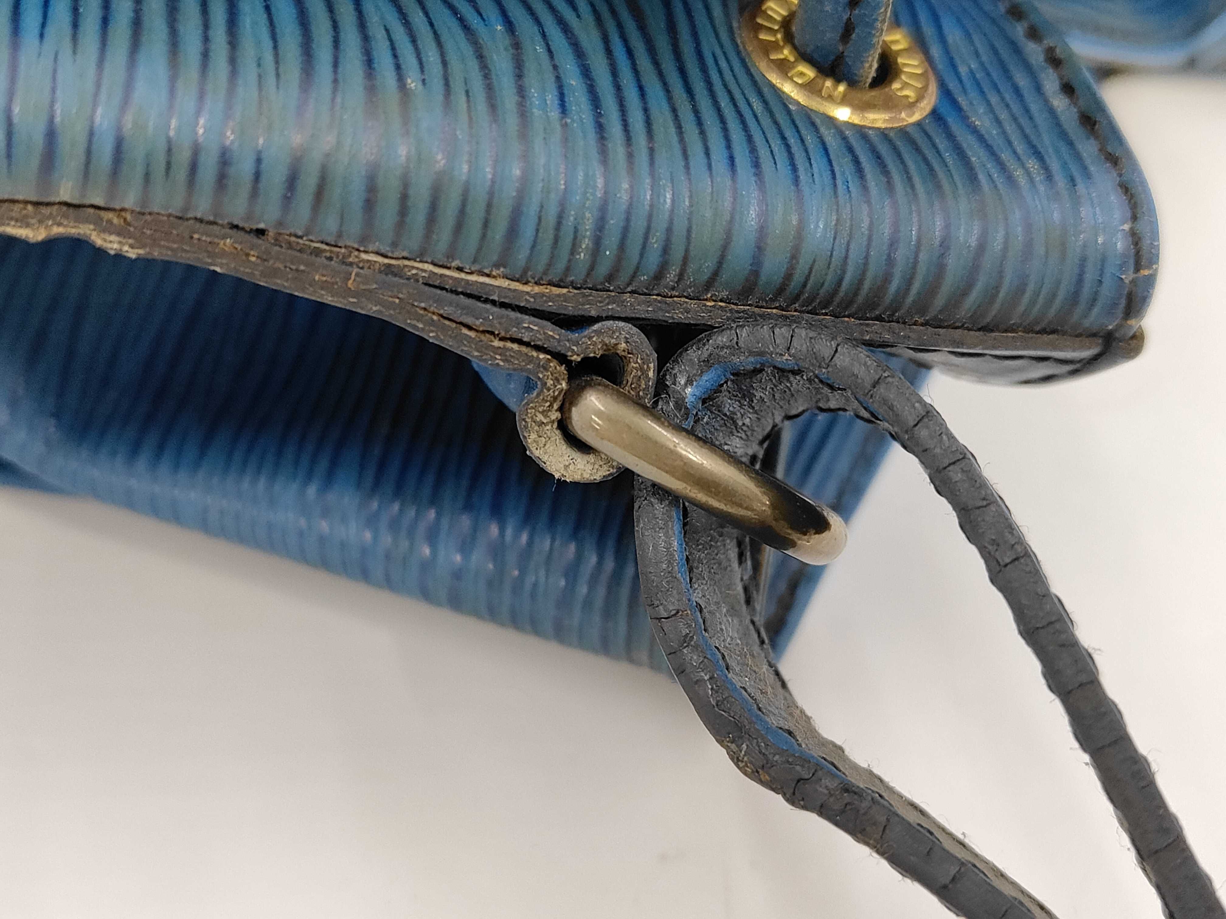 Epi M44005 Noe Blue Shoulder Bag — view 5