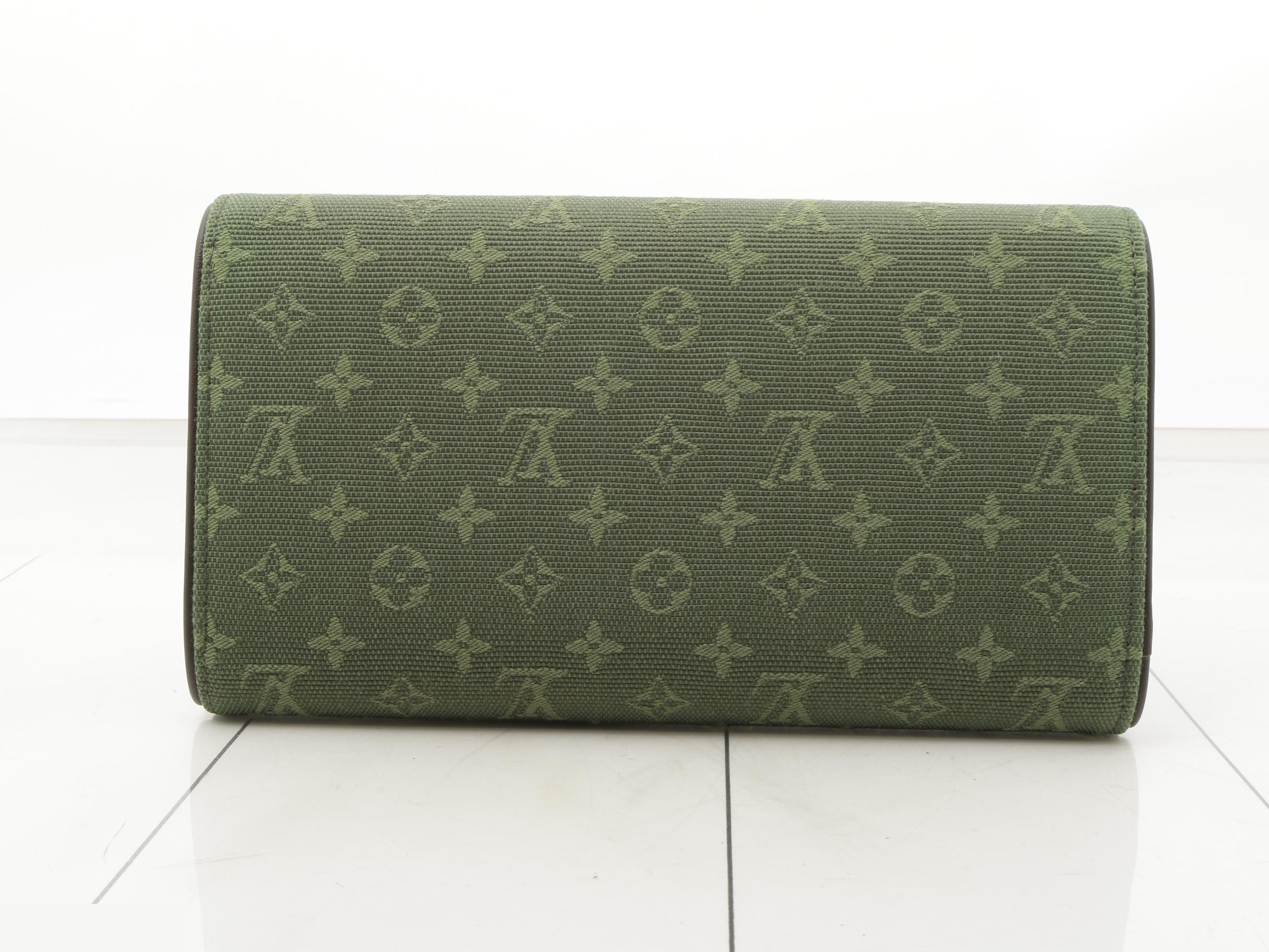 Porte Tresor International TST Khaki Tri-fold Long Wallet — view 2