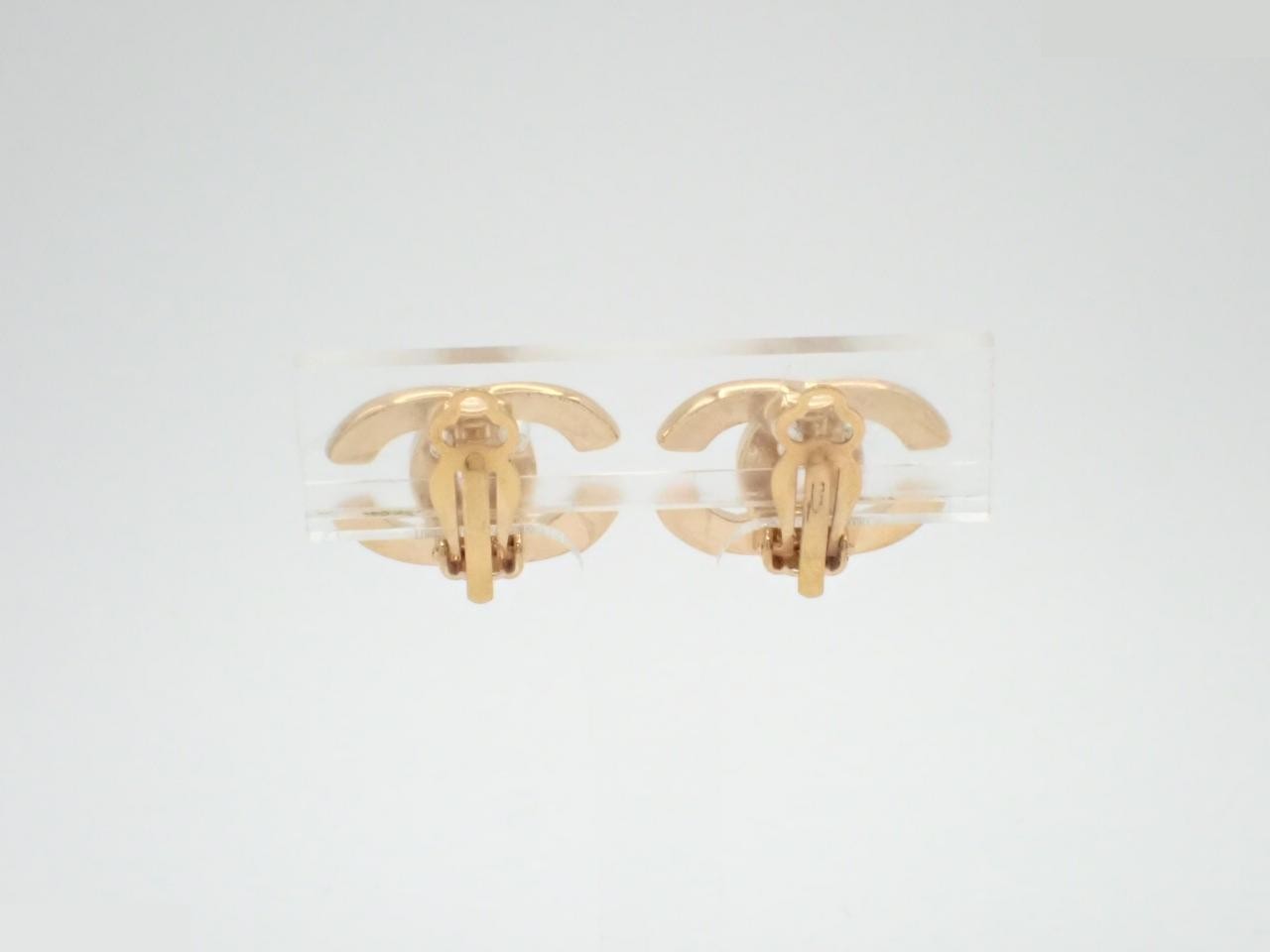 earrings, model 02P, Coco Mark design, gold, 2.3 cm wide. — view 2