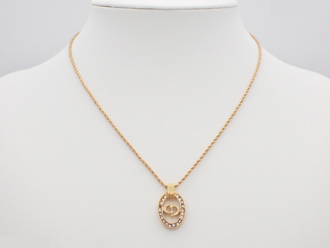 Other lines: Precious metals, necklaces, pendants — view 3