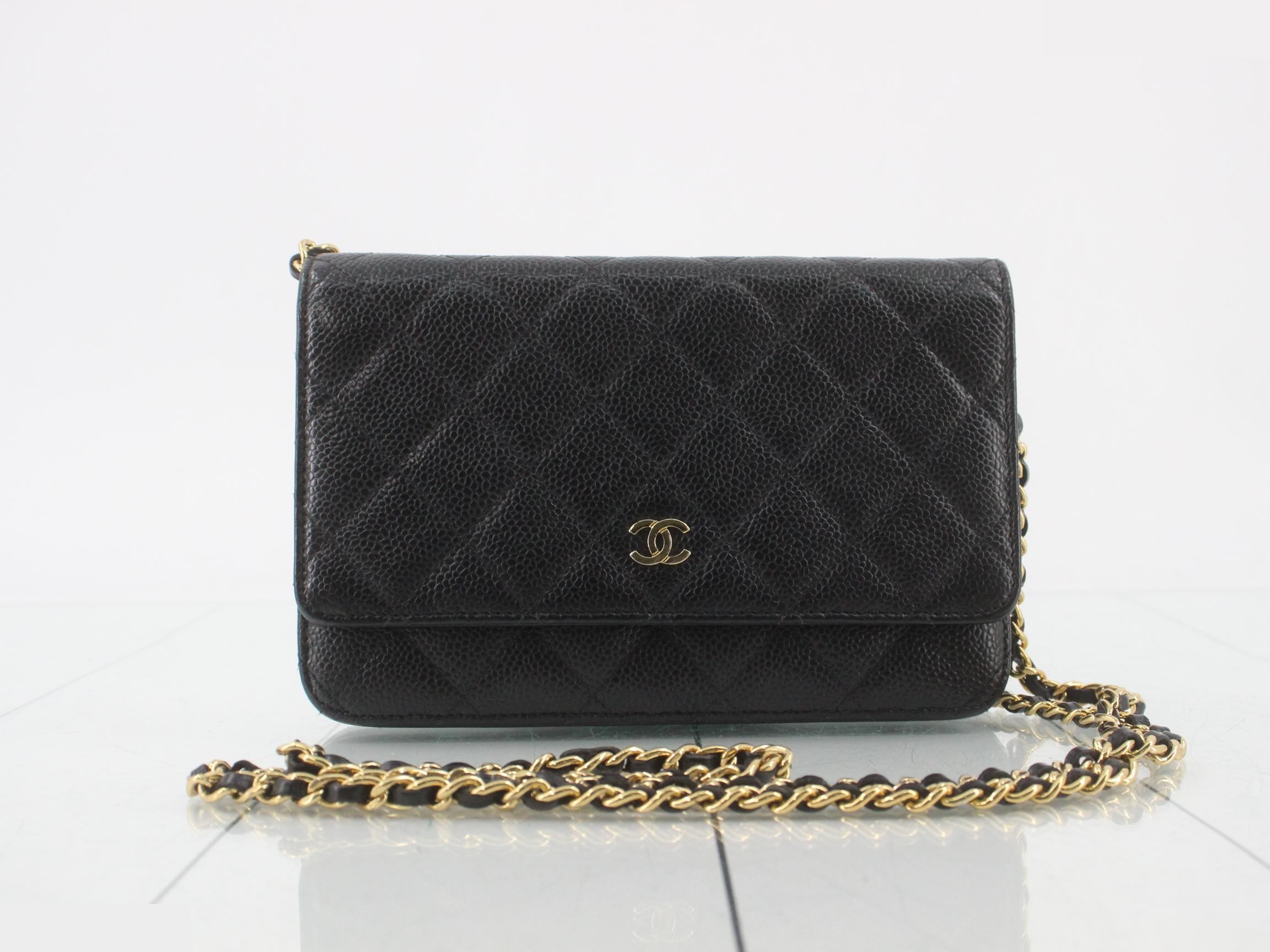 Caviar leather matelassé chain wallet