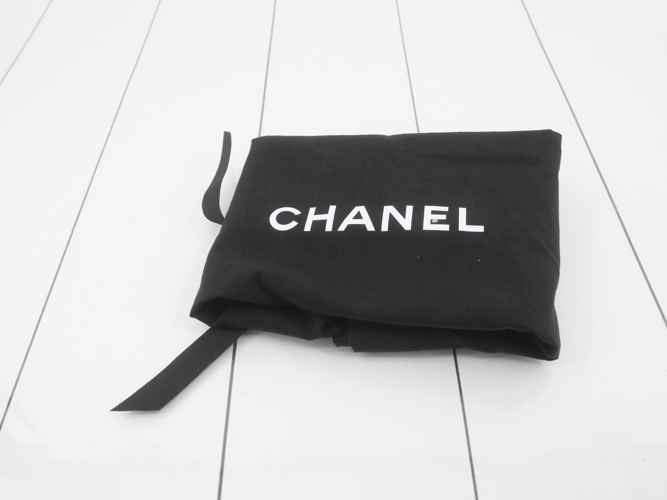 Caviar leather matelassé chain wallet — view 5
