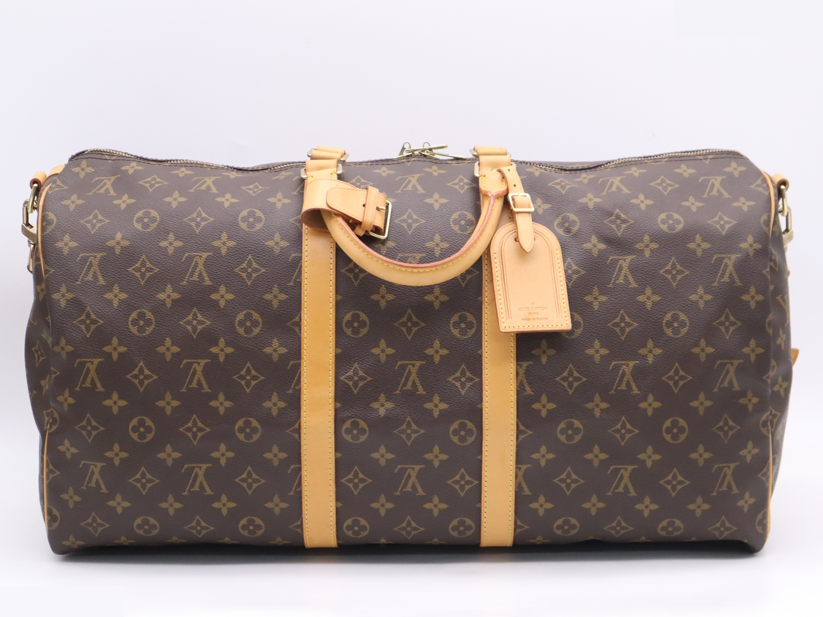 Keepall Bandoulière 55 with shoulder strap, name tag, and handle. — view 2