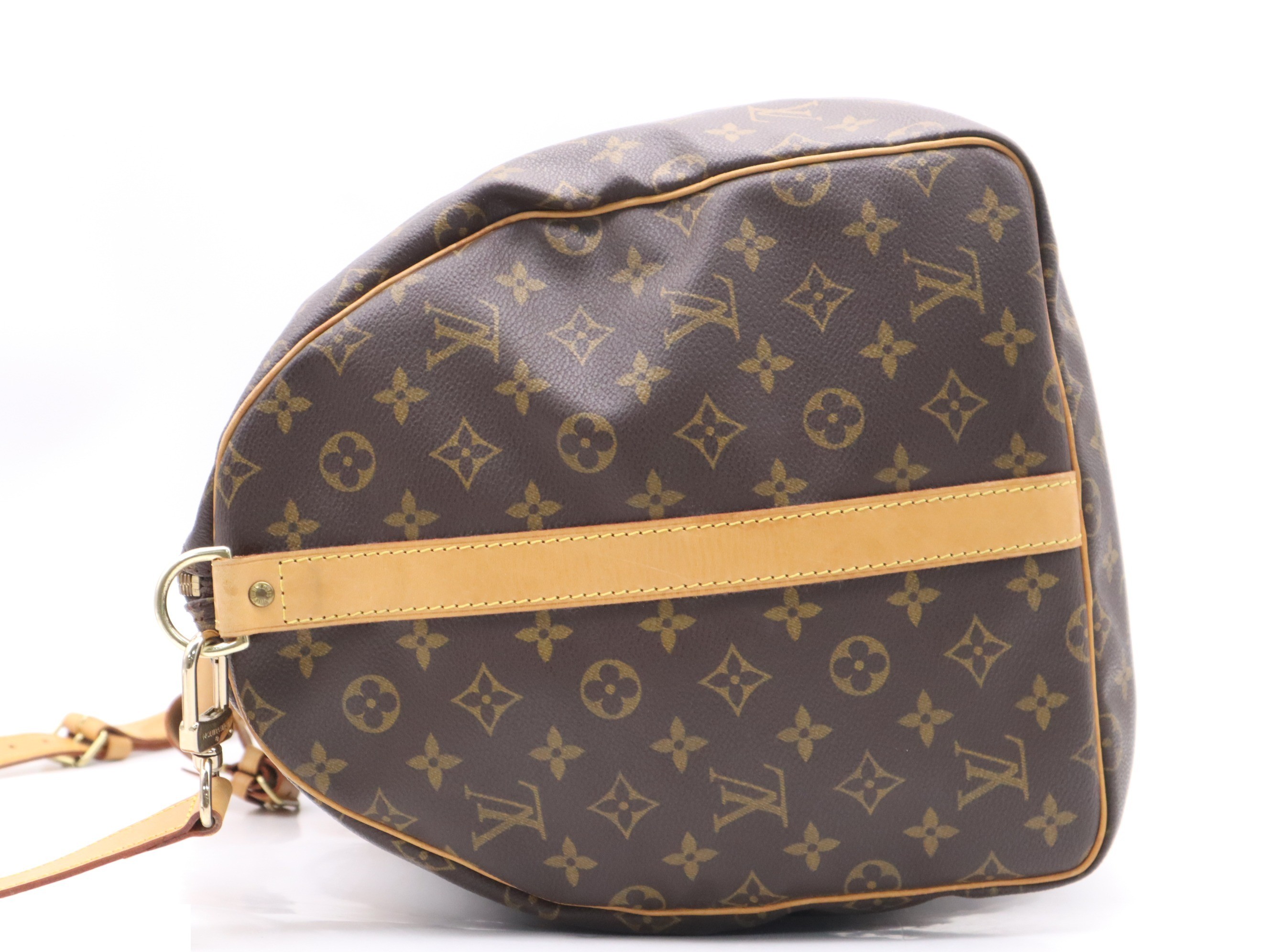 Keepall Bandoulière 55 with shoulder strap, name tag, and handle. — view 3