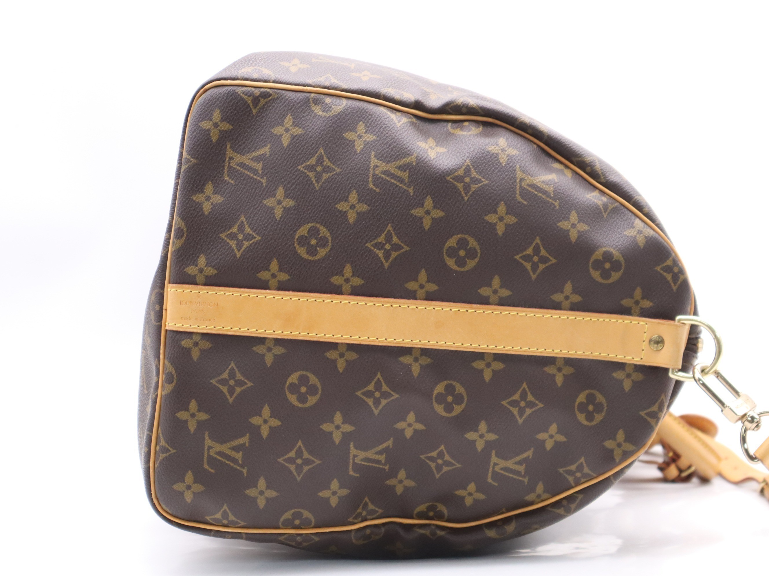 Keepall Bandoulière 55 with shoulder strap, name tag, and handle. — view 5