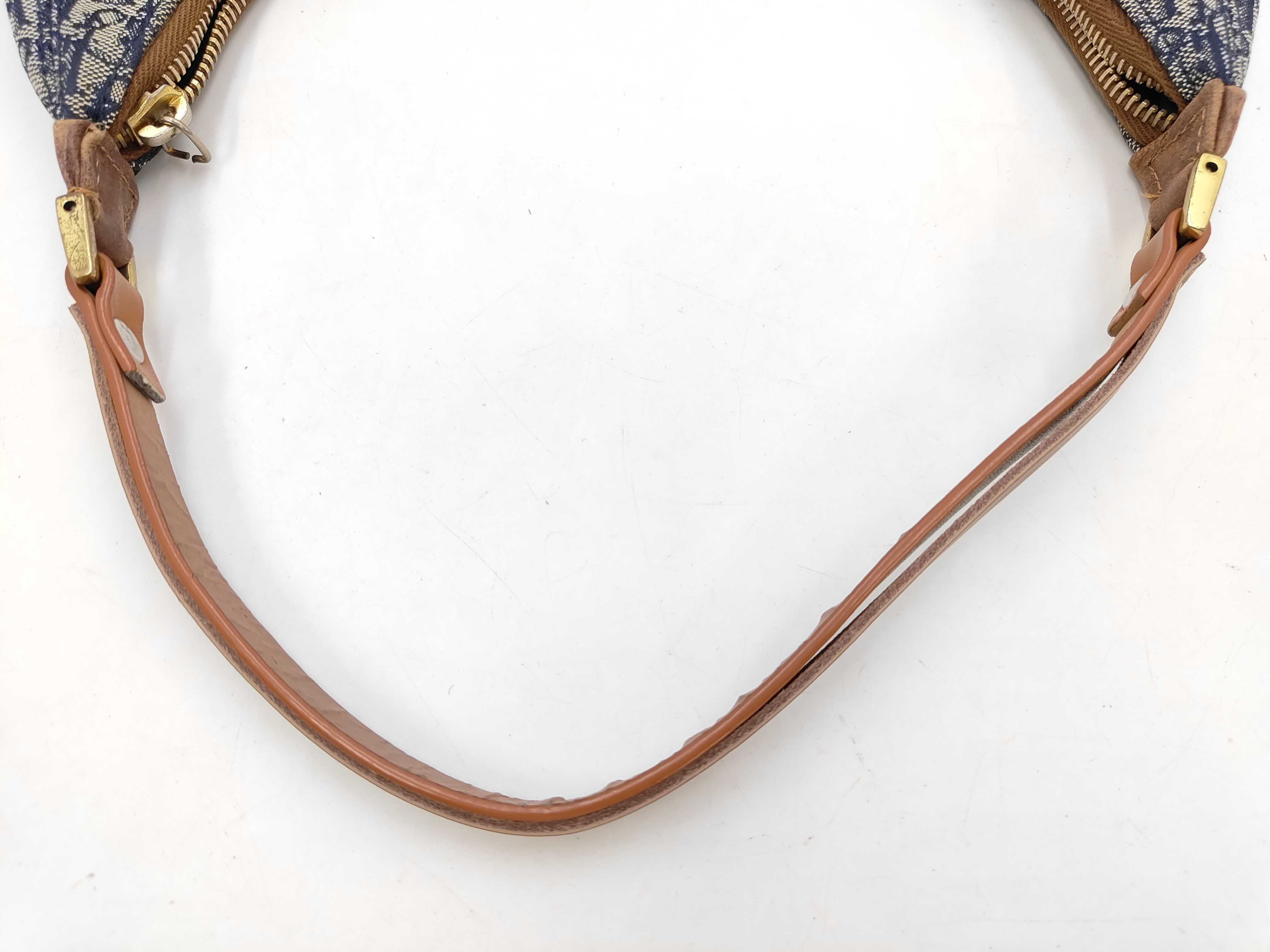 Trotter Street Chic Hobo Leather Gold Hardware One-Shoulder Bag — view 5