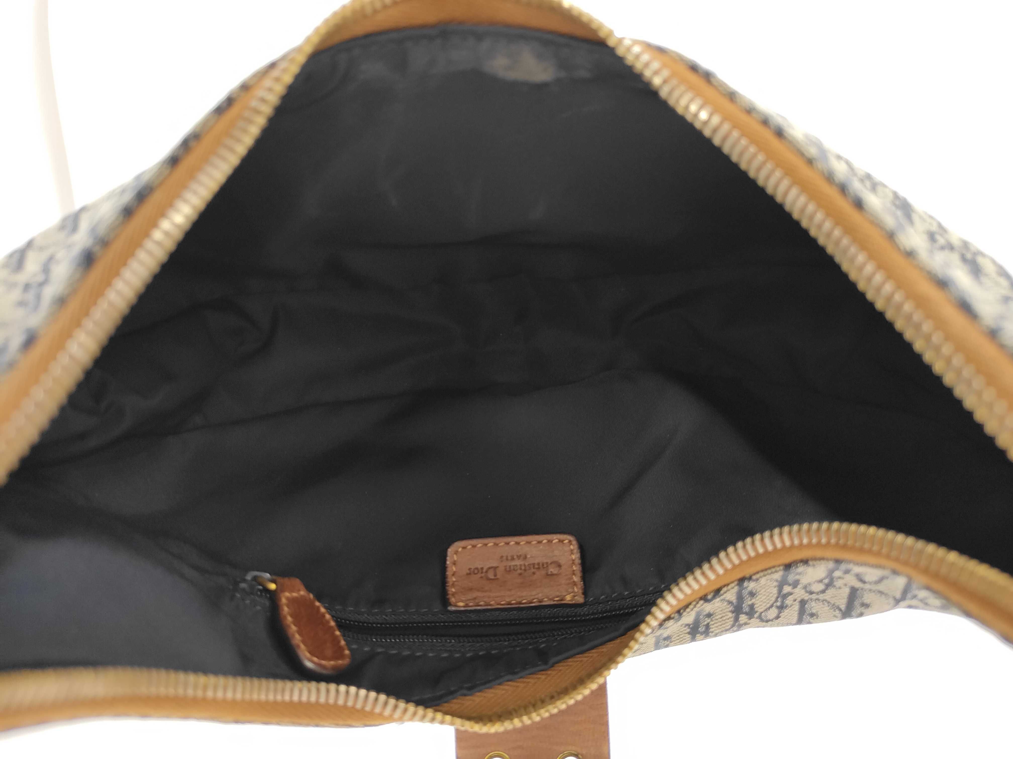 Trotter Street Chic Hobo Leather Gold Hardware One-Shoulder Bag — view 9