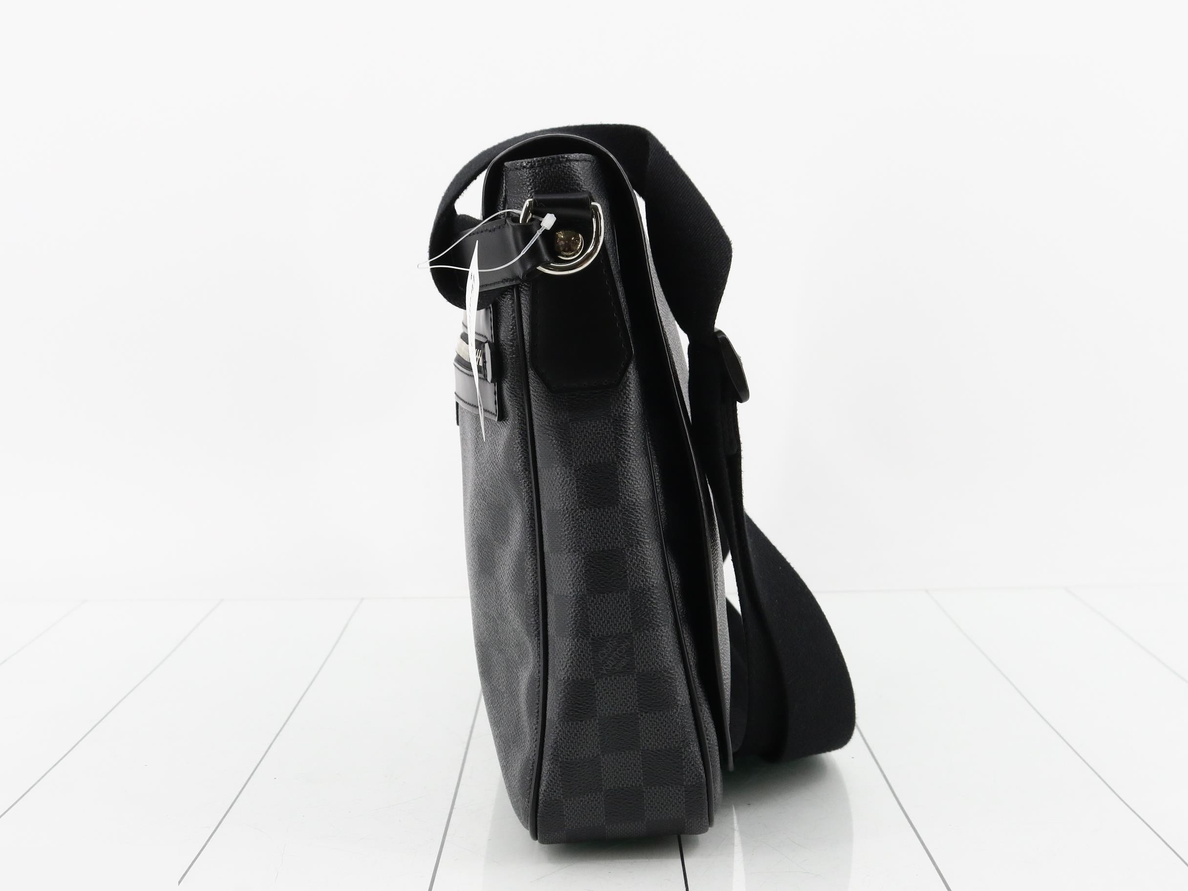 N58029 Damier Graphite Daniel MM Shoulder Bag — view 4