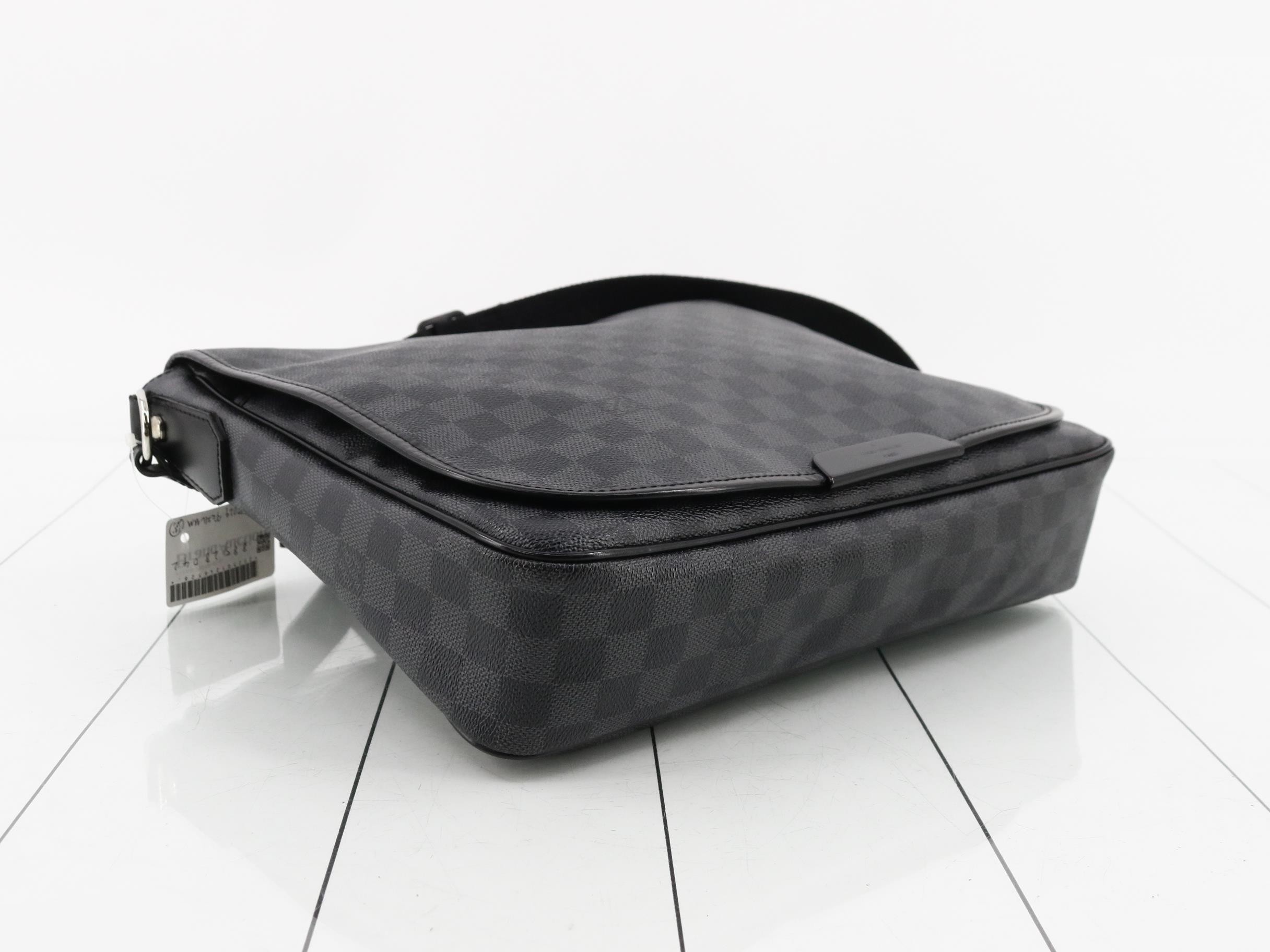 N58029 Damier Graphite Daniel MM Shoulder Bag — view 5