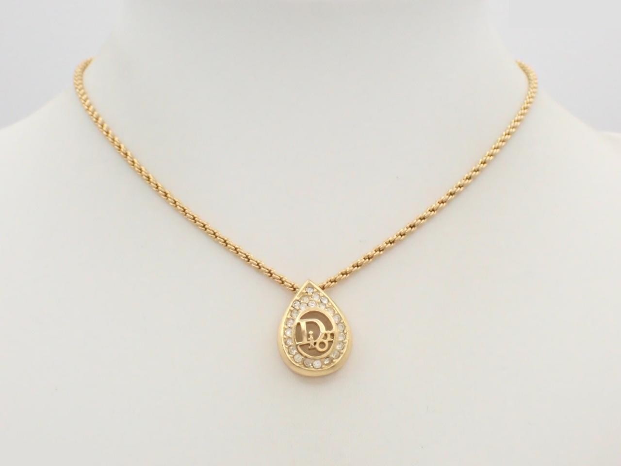 Other lines: Precious metals, necklaces, pendants, chains approximately 40cm long. — view 3