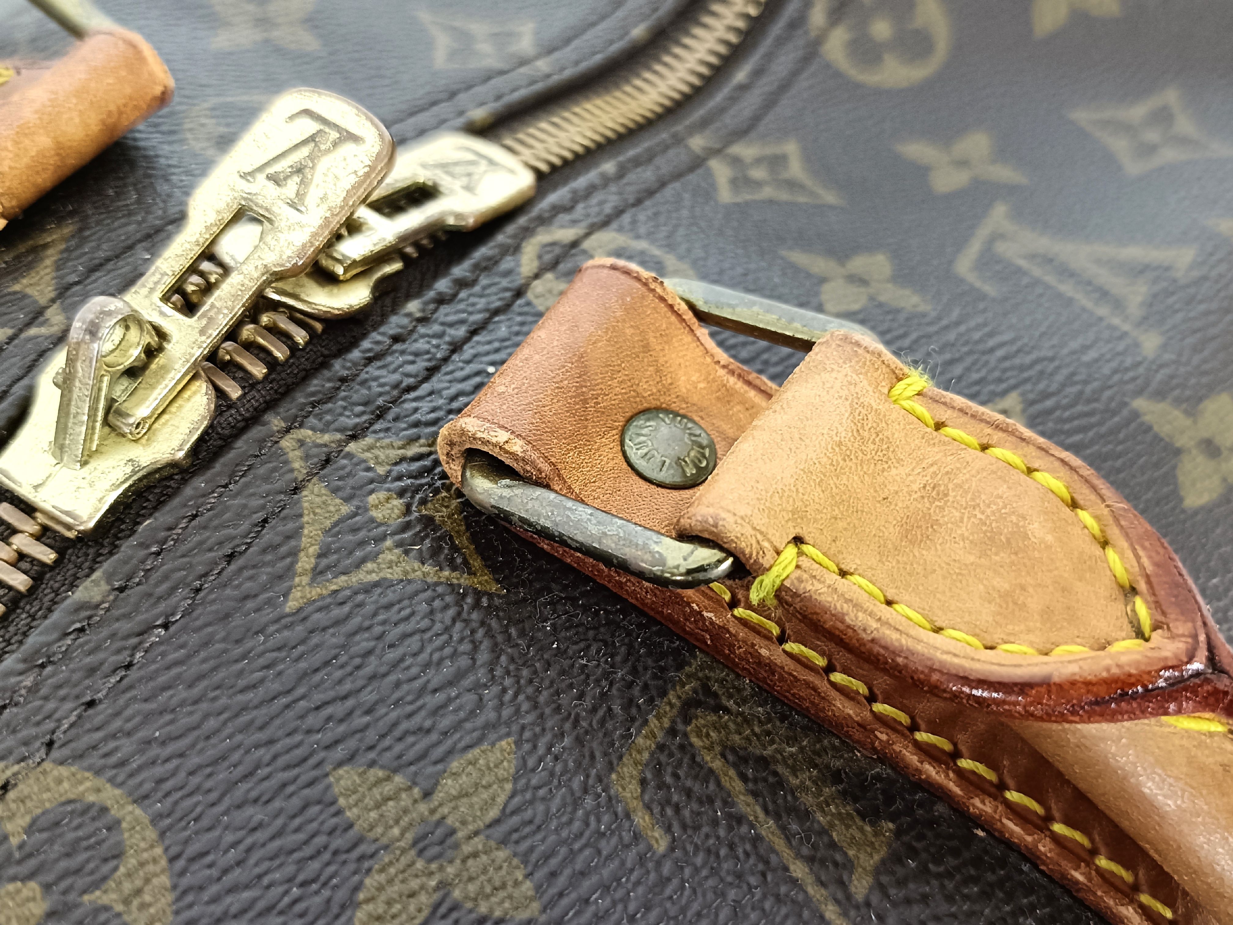 Monogram LV Keepall Bandoulière Boston Bag — view 5