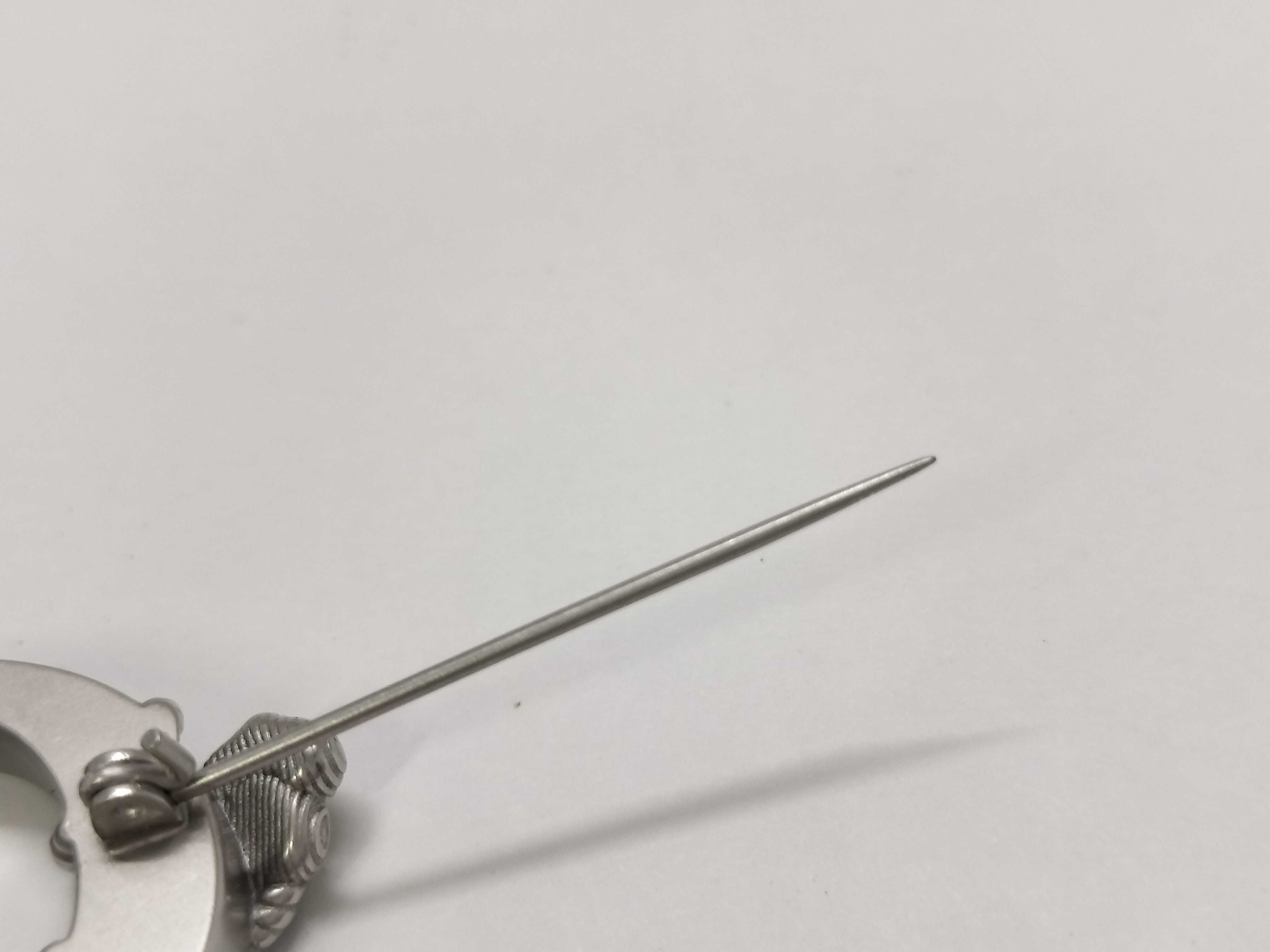 brooch — view 4