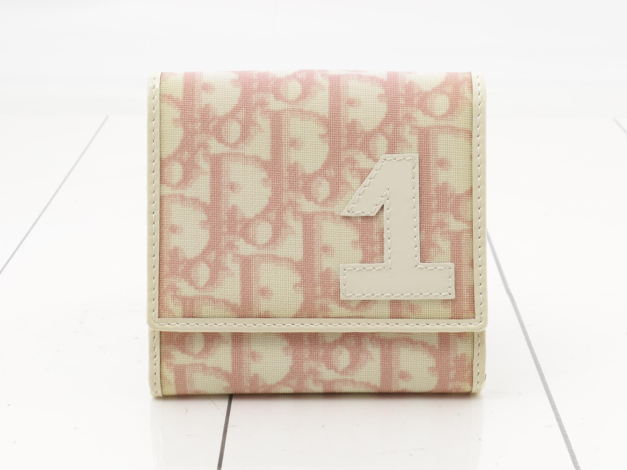 Trotter No. 1 Bi-fold Wallet, White/Pink