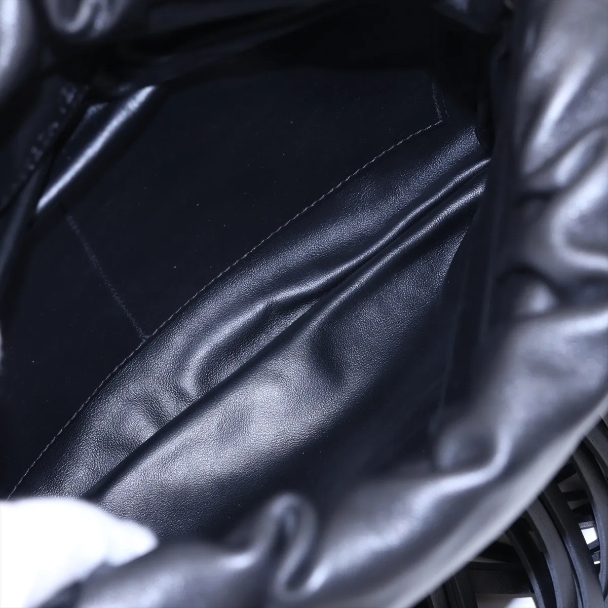The Fringe Pouch Leather Shoulder Bag Black — view 6