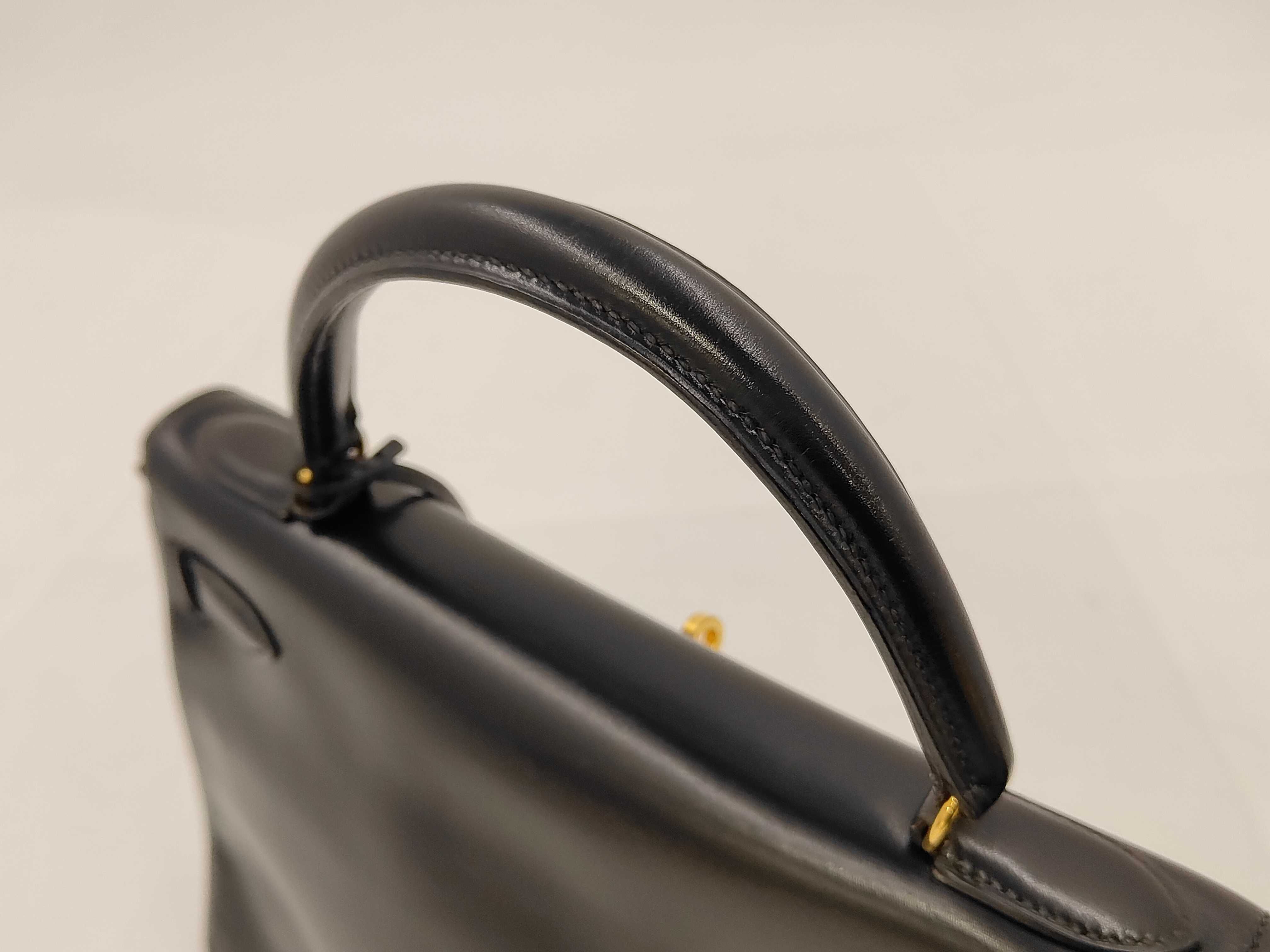 OP-00039 Hermes Kelly 28 Black Gold Hardware U Stamp Handbag — view 4