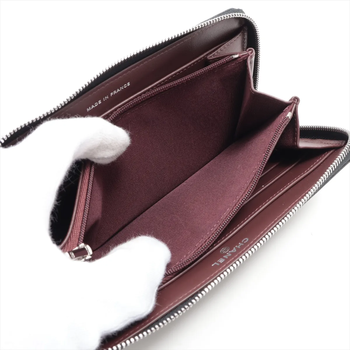 Matelassé Caviar Skin Round Zip Wallet, Black, Silver Hardware, 31133802 — view 8