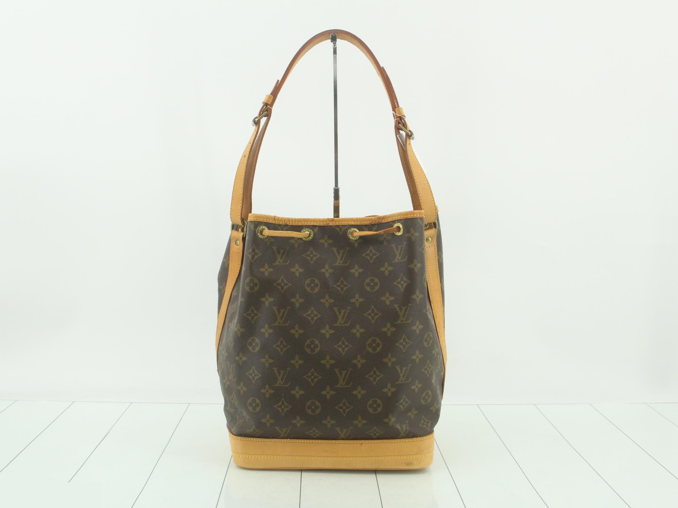 Monogram Shoulder Bag Noé — view 2