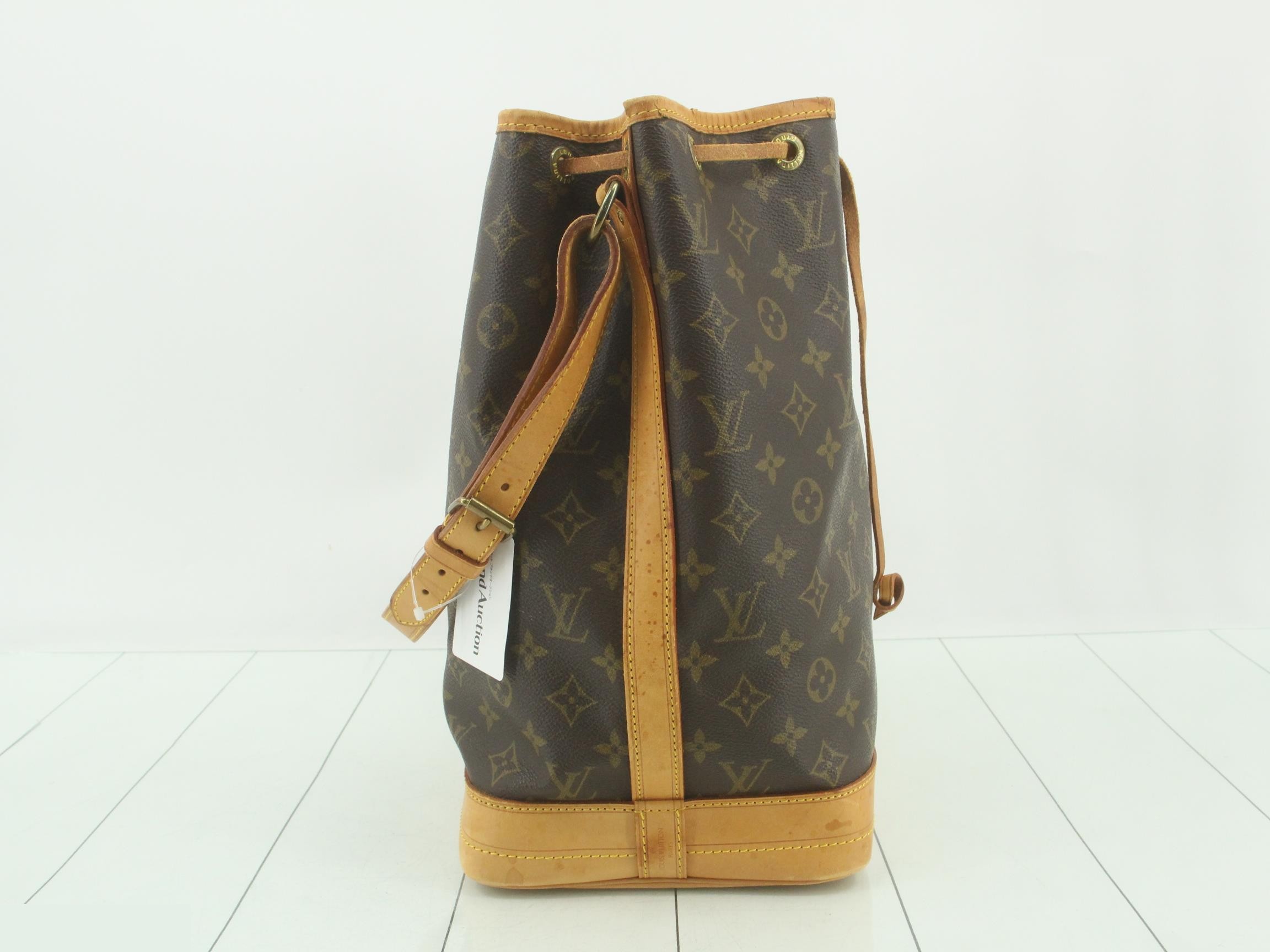 Monogram Shoulder Bag Noé — view 4