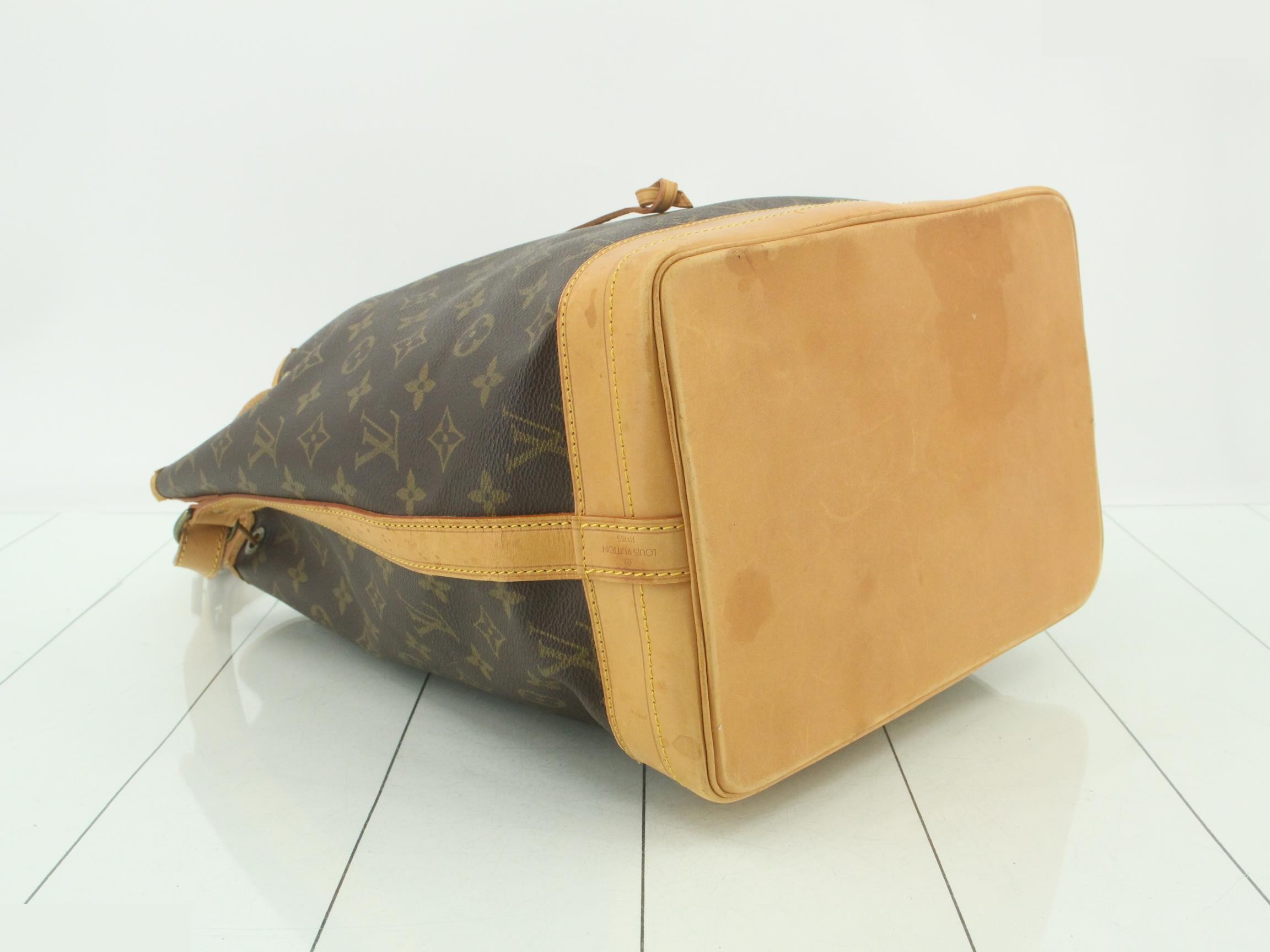 Monogram Shoulder Bag Noé — view 5