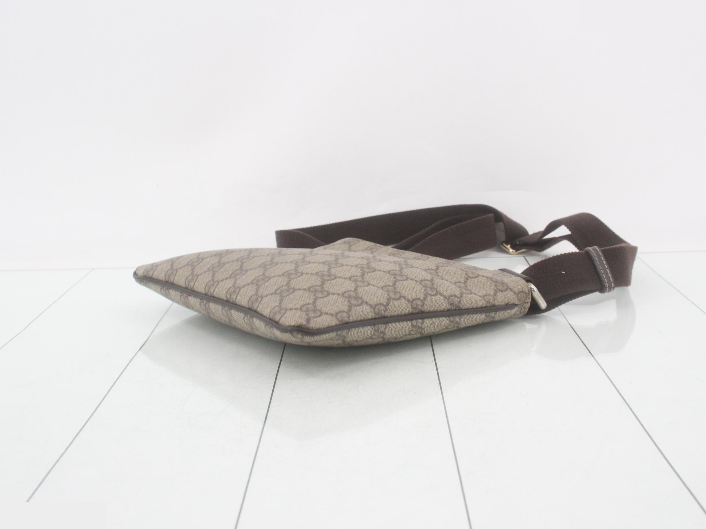 GG Supreme Shoulder Bag — view 6