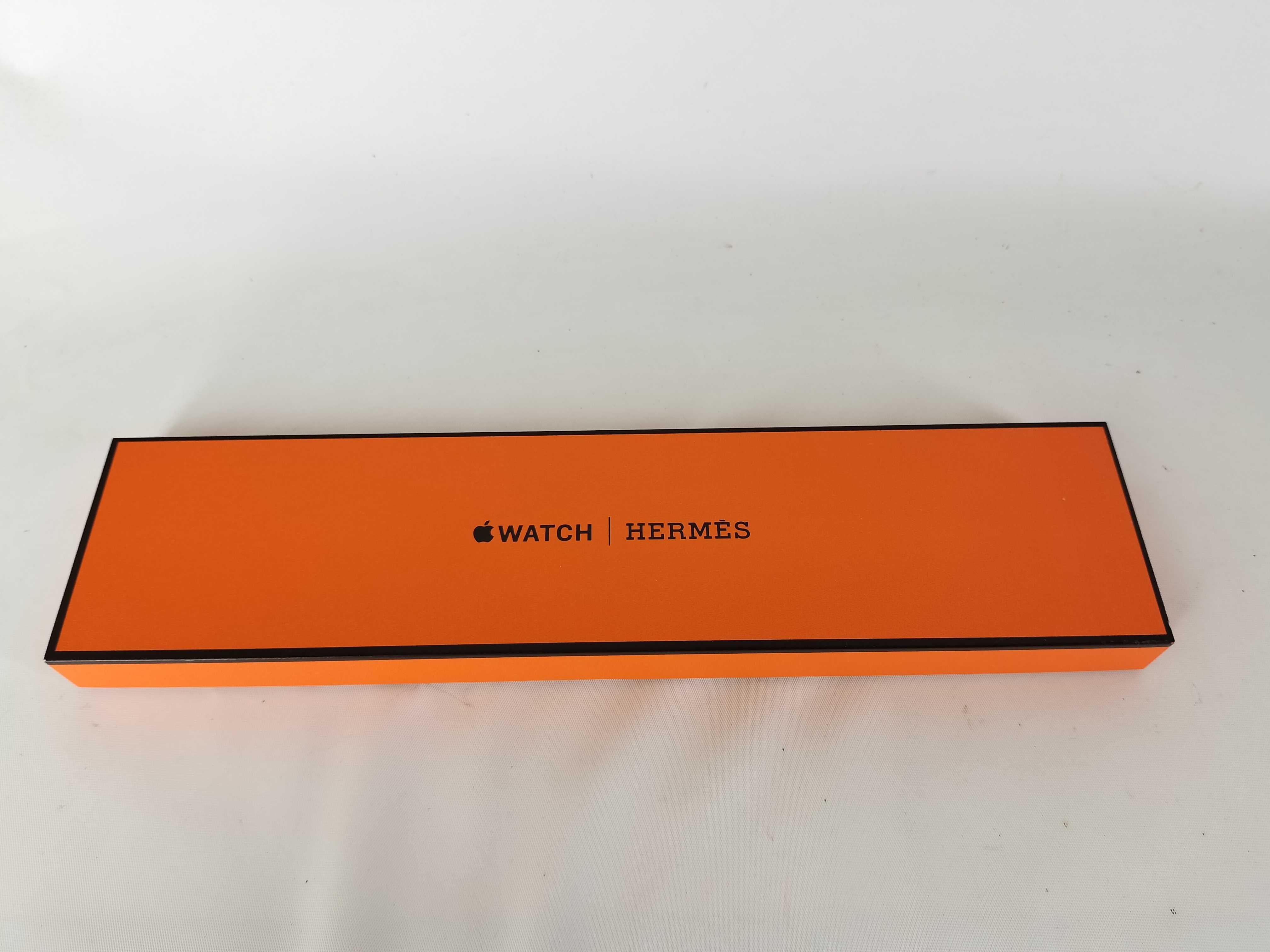 Apple Watch strap and other accessories — view 8