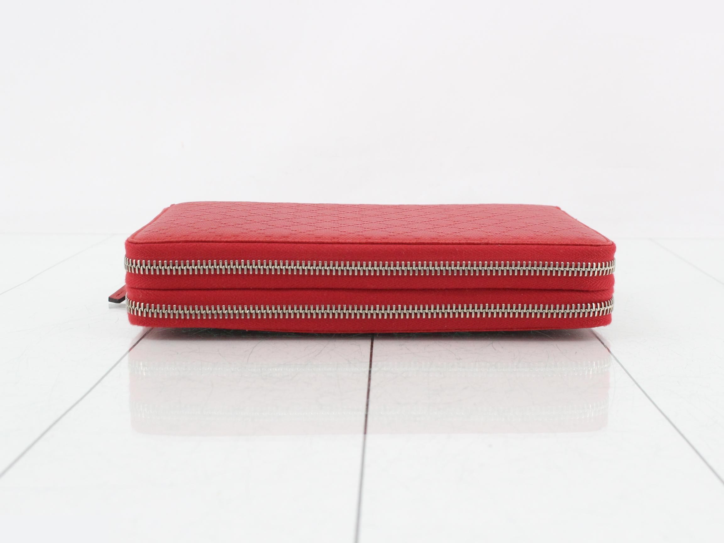 Document case — view 3