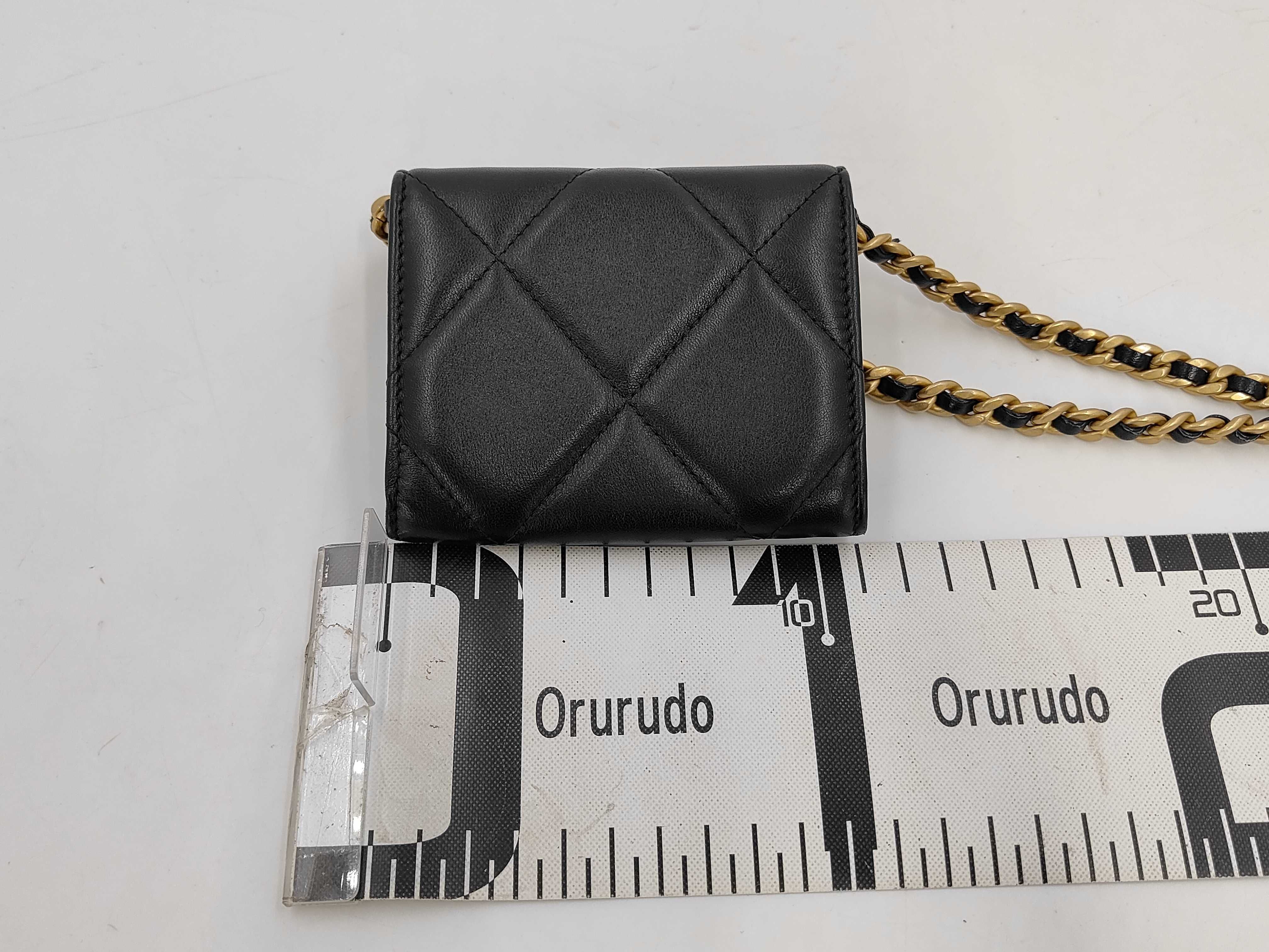 19 Chain Shoulder Bag, Random Serial Number, Black, with Inner Protective Seal. — view 2