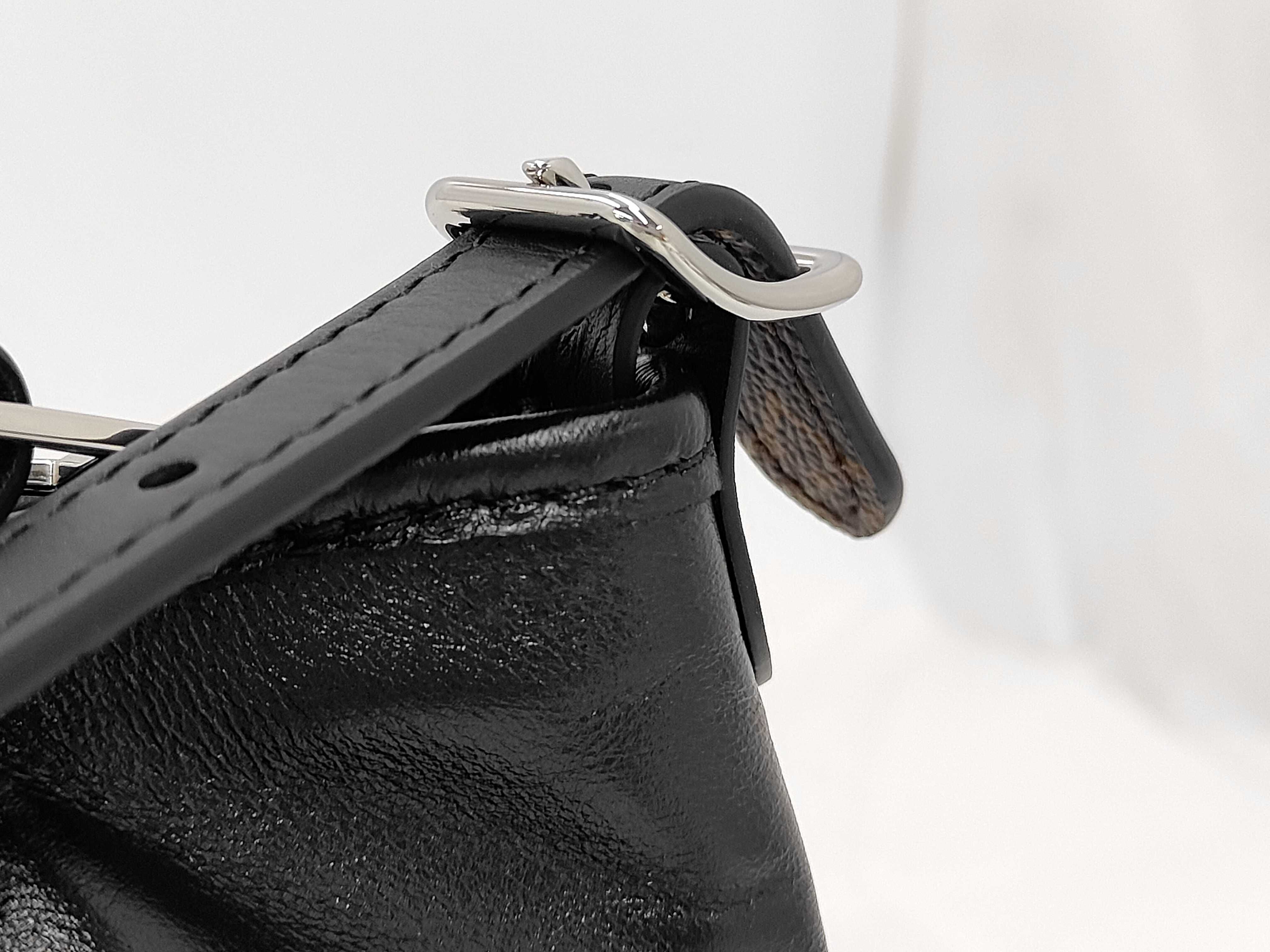 Carryall EW Vibe Lambskin Black M28160 RFID Shoulder Bag — view 3