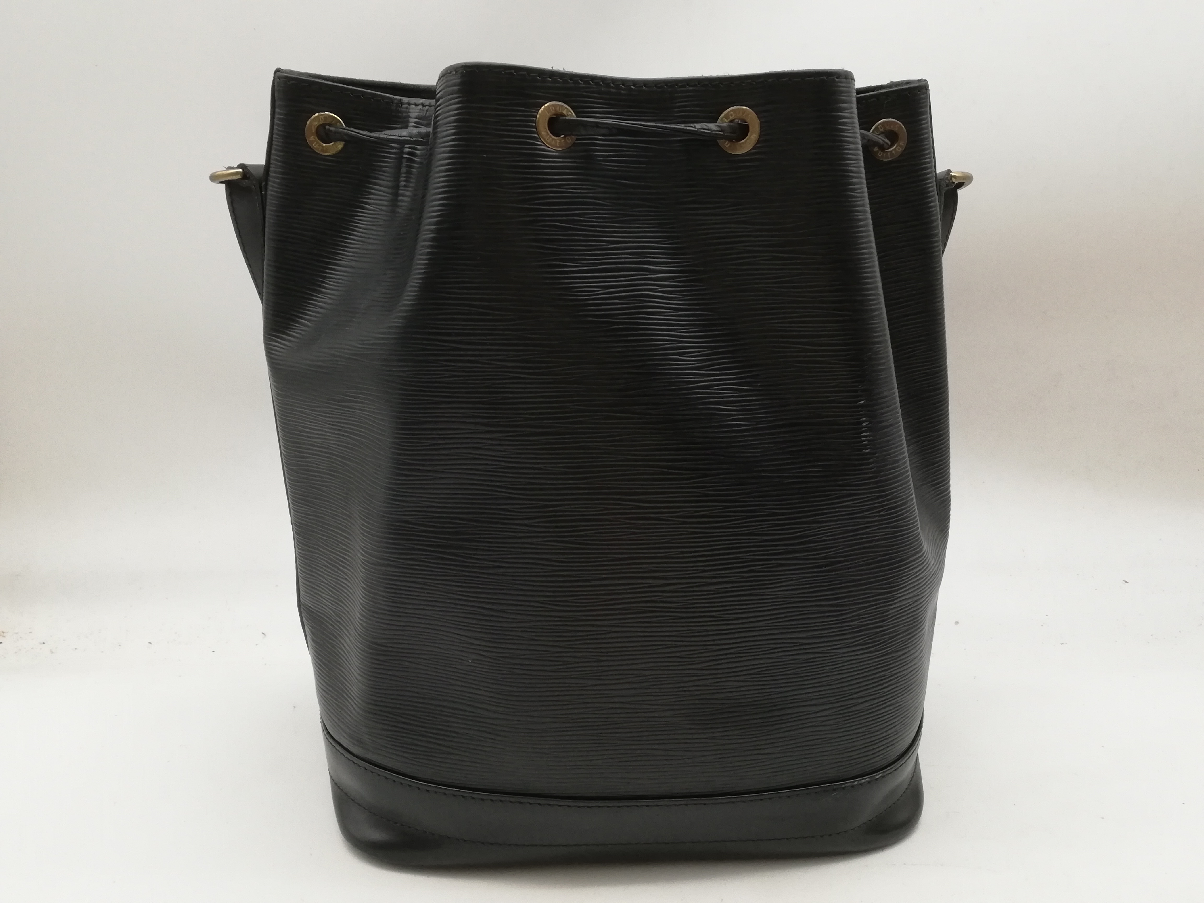 Epi Noe M59002 Noir Shoulder Bag — view 2