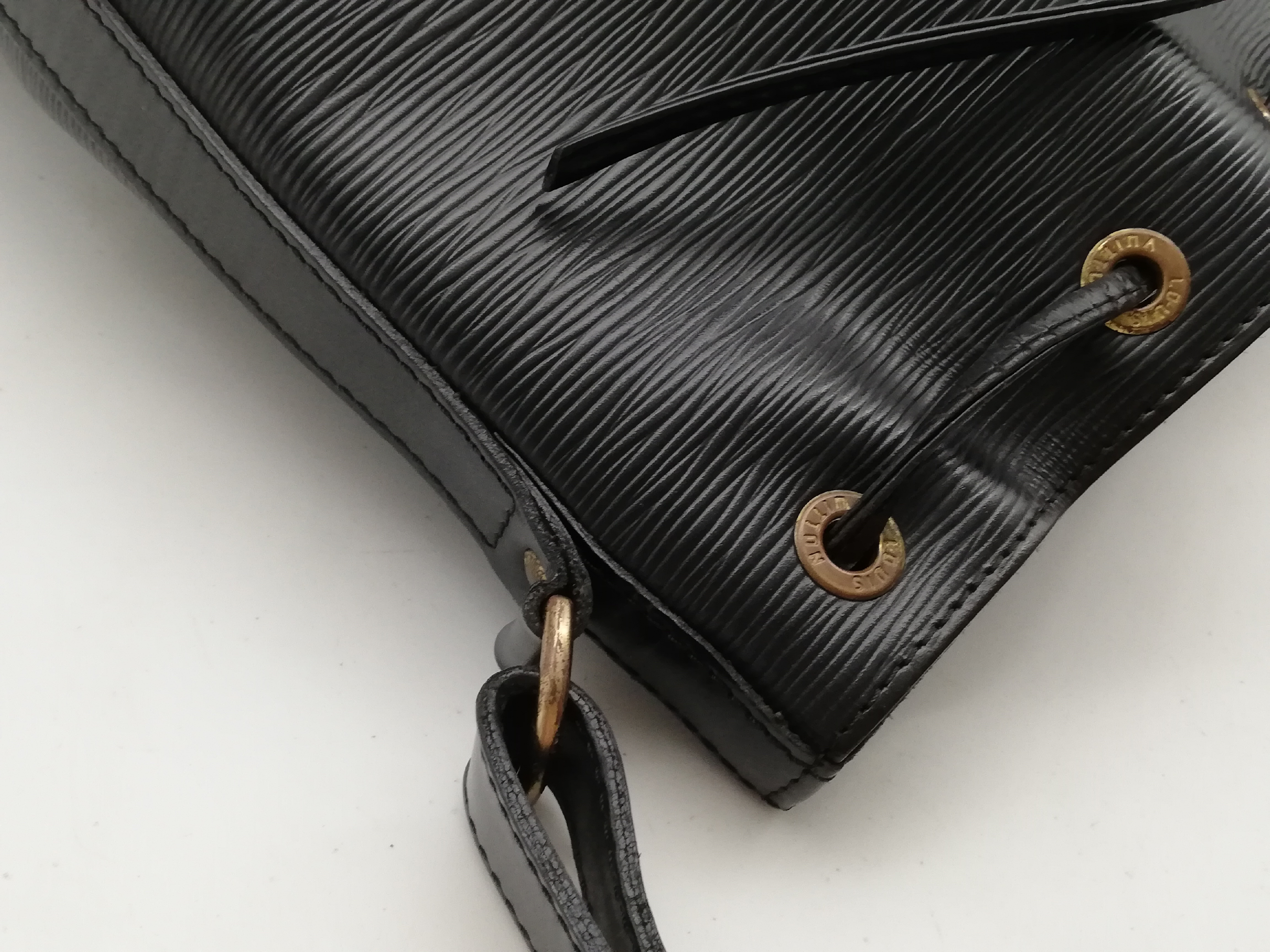 Epi Noe M59002 Noir Shoulder Bag — view 12