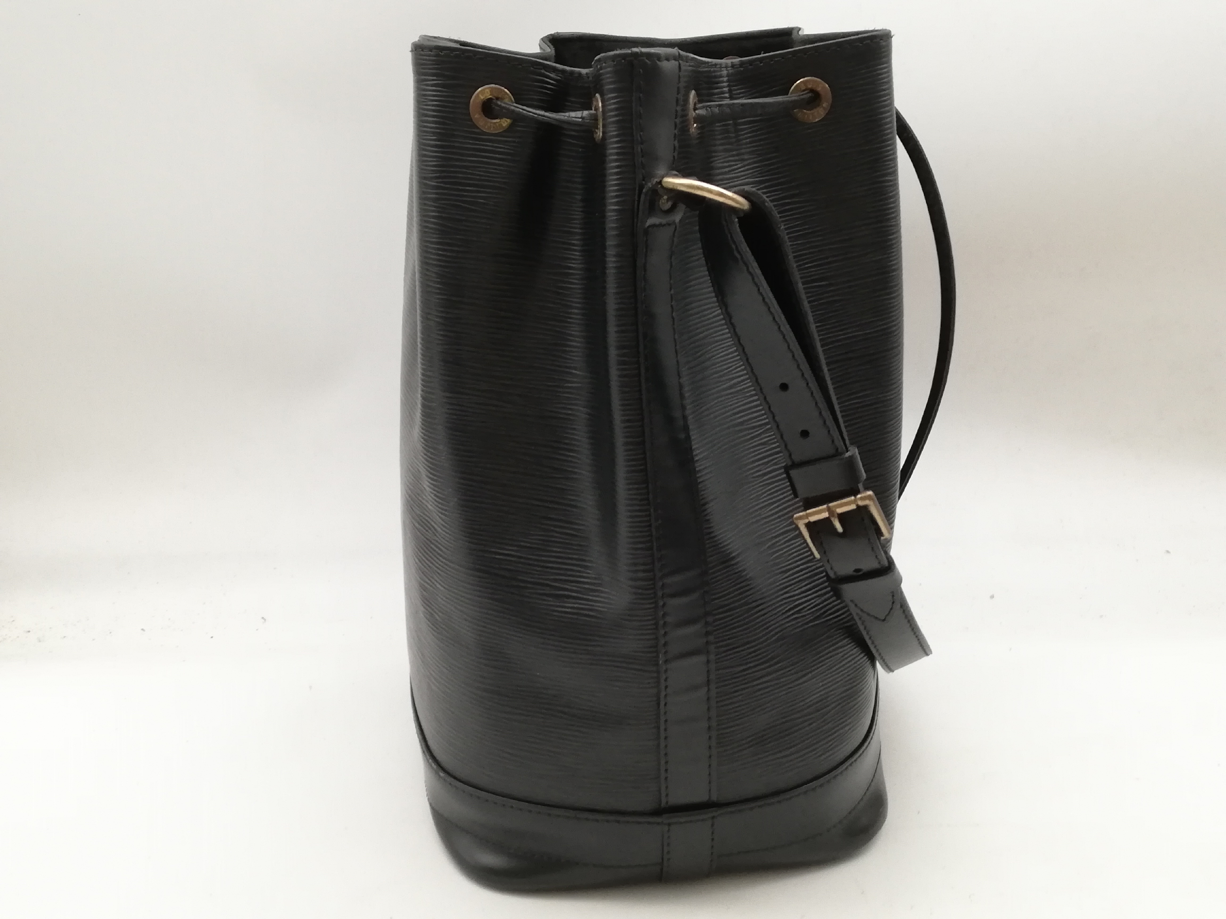 Epi Noe M59002 Noir Shoulder Bag — view 3