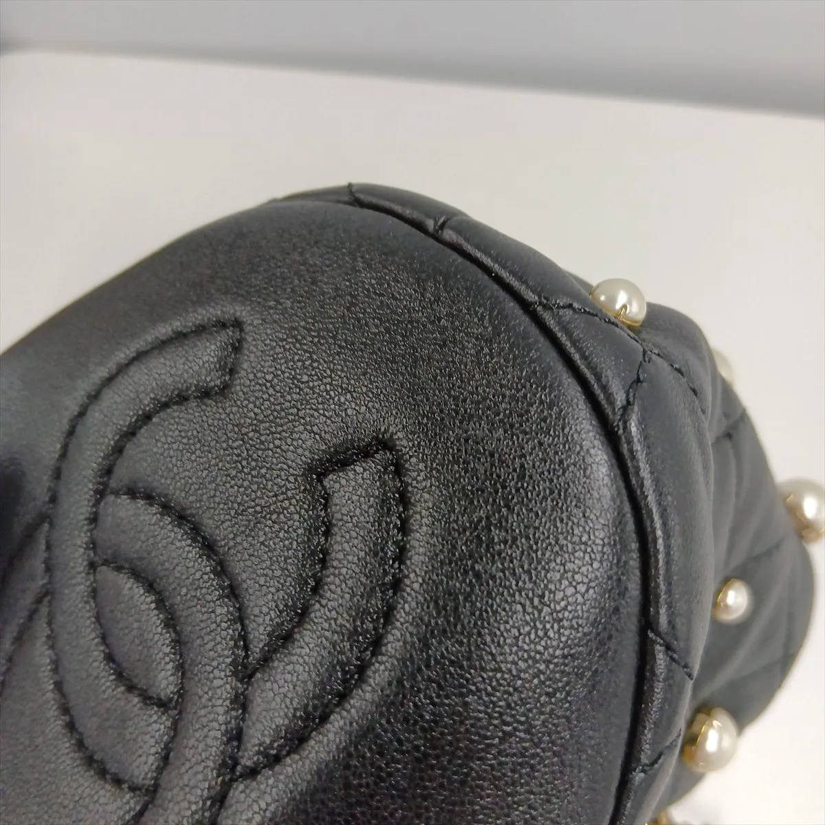 Matelassé Lambskin Chain Shoulder Bag, Pearl Black with Gold Hardware, 31129180, Serial Number 31 — view 10
