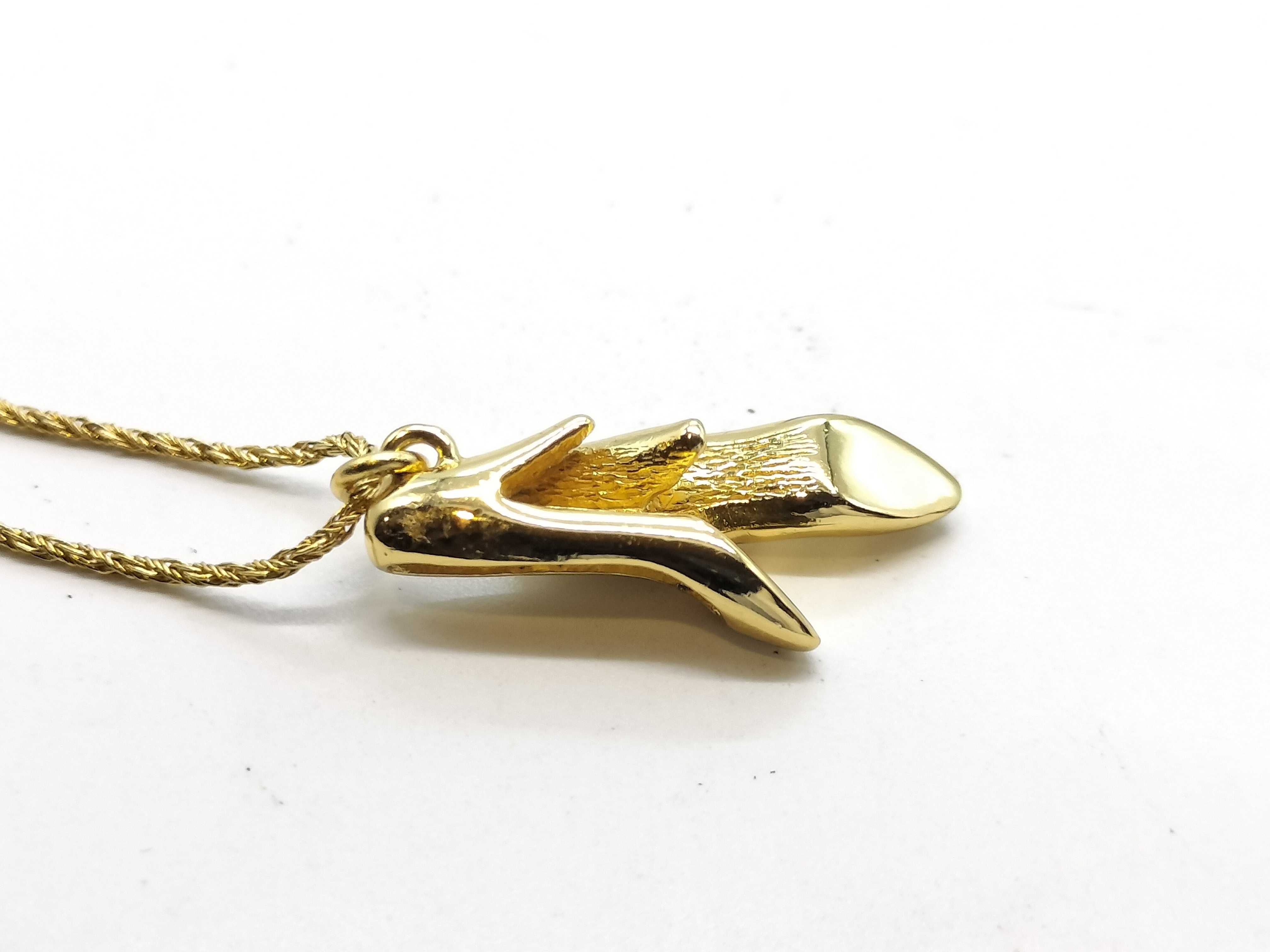 pumps design necklace — view 2