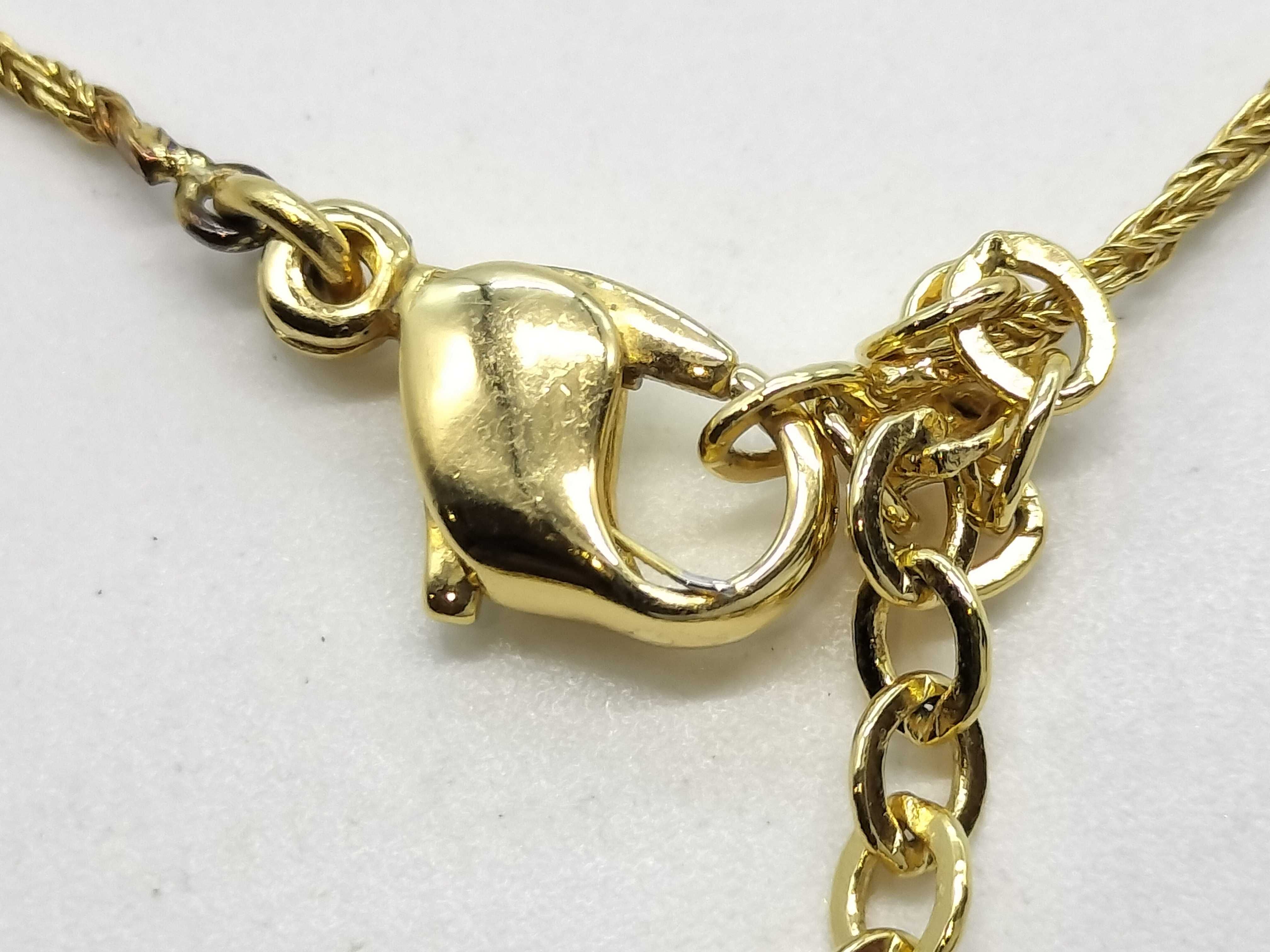 pumps design necklace — view 3