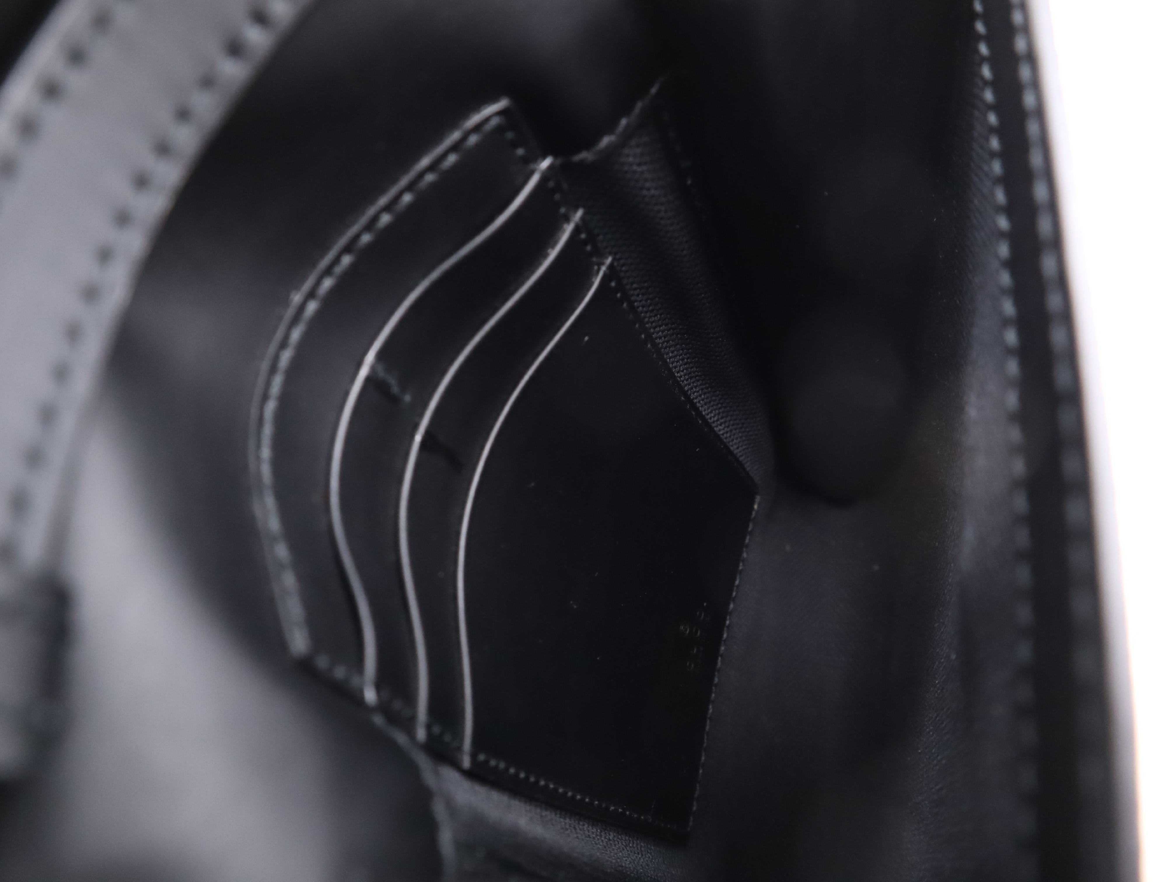 673016 GG Supreme x Leather Shoulder Bag Mini Bee Pattern Black Shoulder Strap and Dust Bag Included — view 11