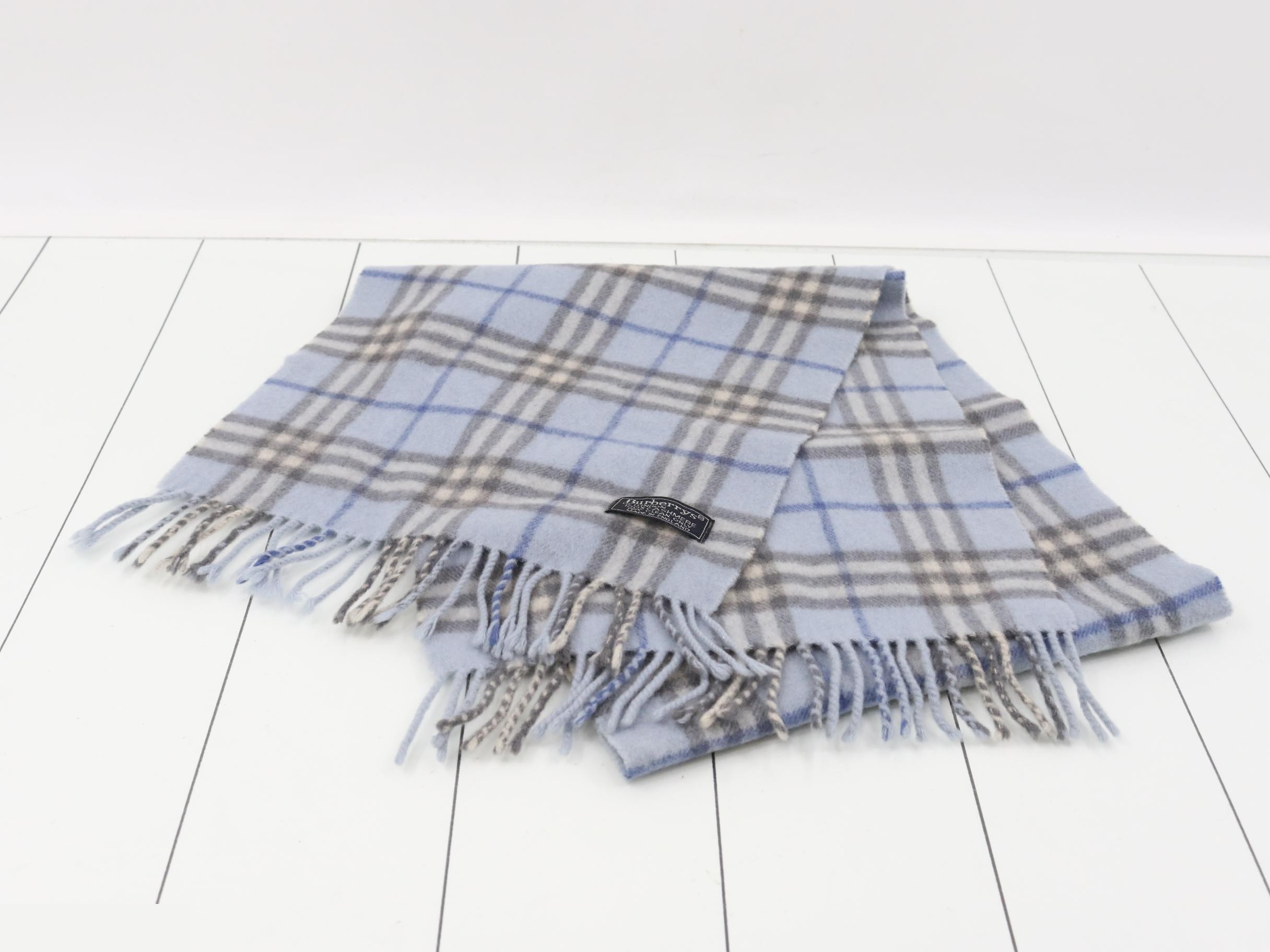 Cashmere accessories, scarves, and small items. — view 2