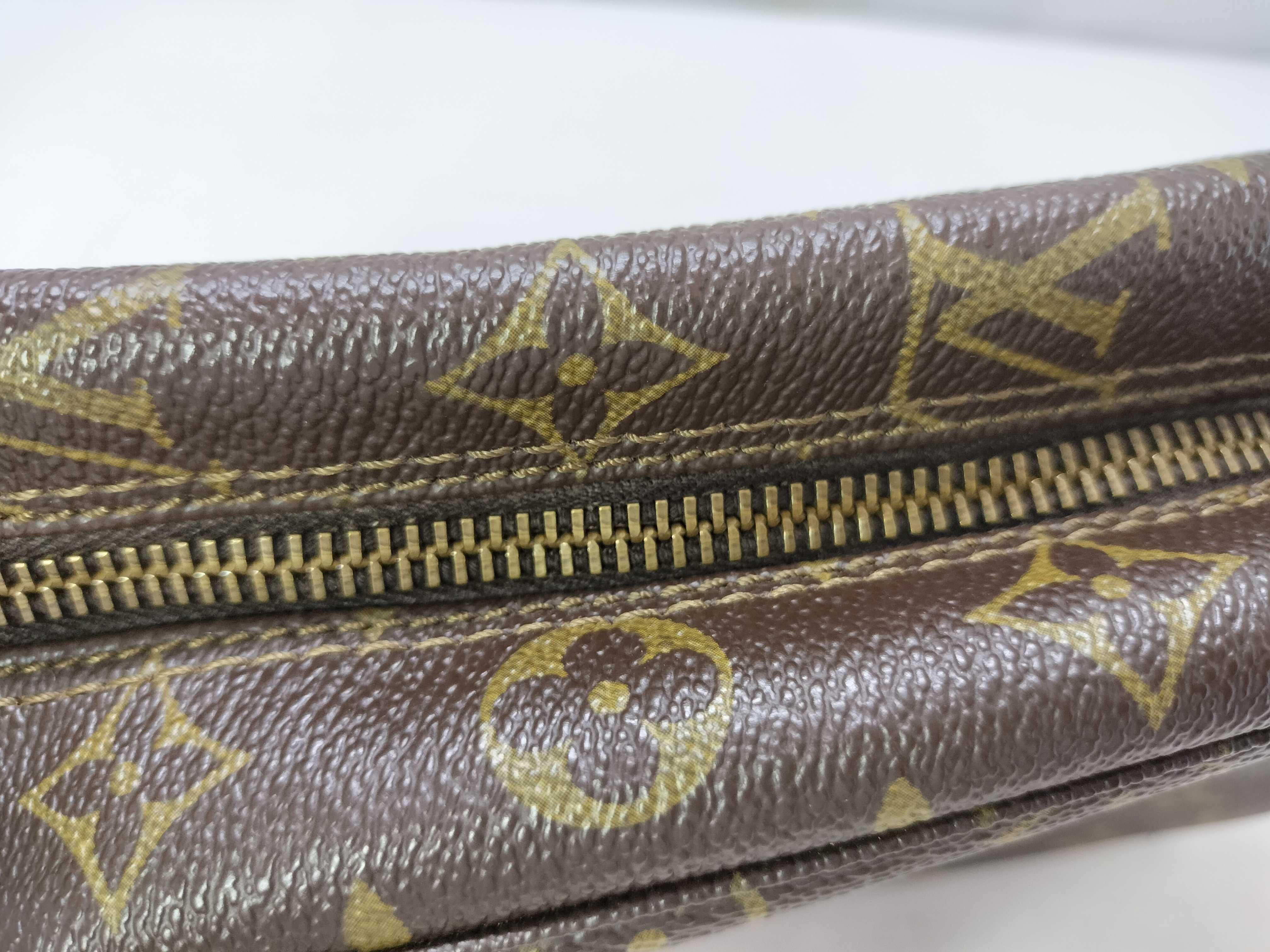 Monogram LV Monogram Troussard Toilette M47522 Pouch — view 3