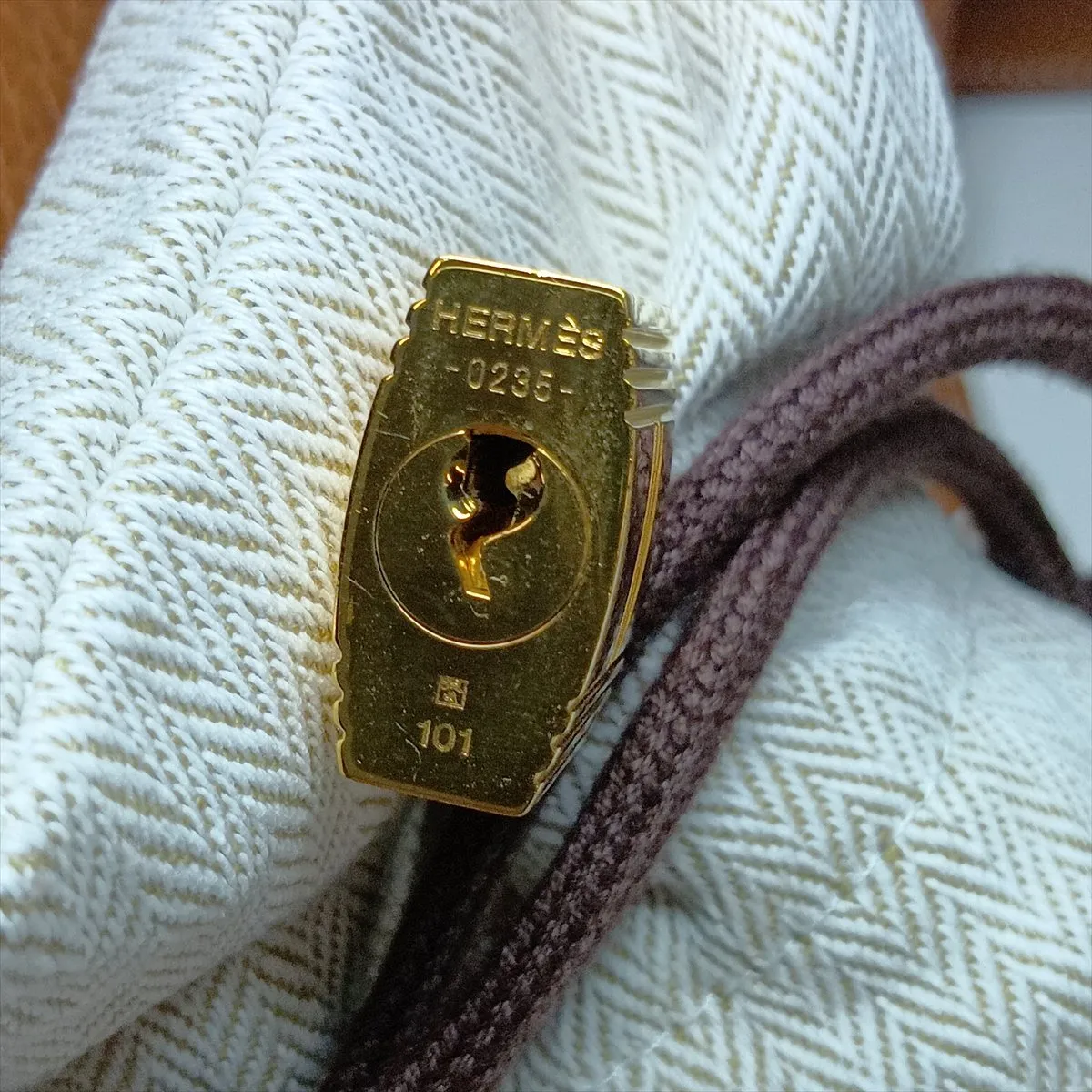 Picotin Lock 18 PM, Taurillon Clemence leather, Gold, Gold hardware, B: 2023 — view 12