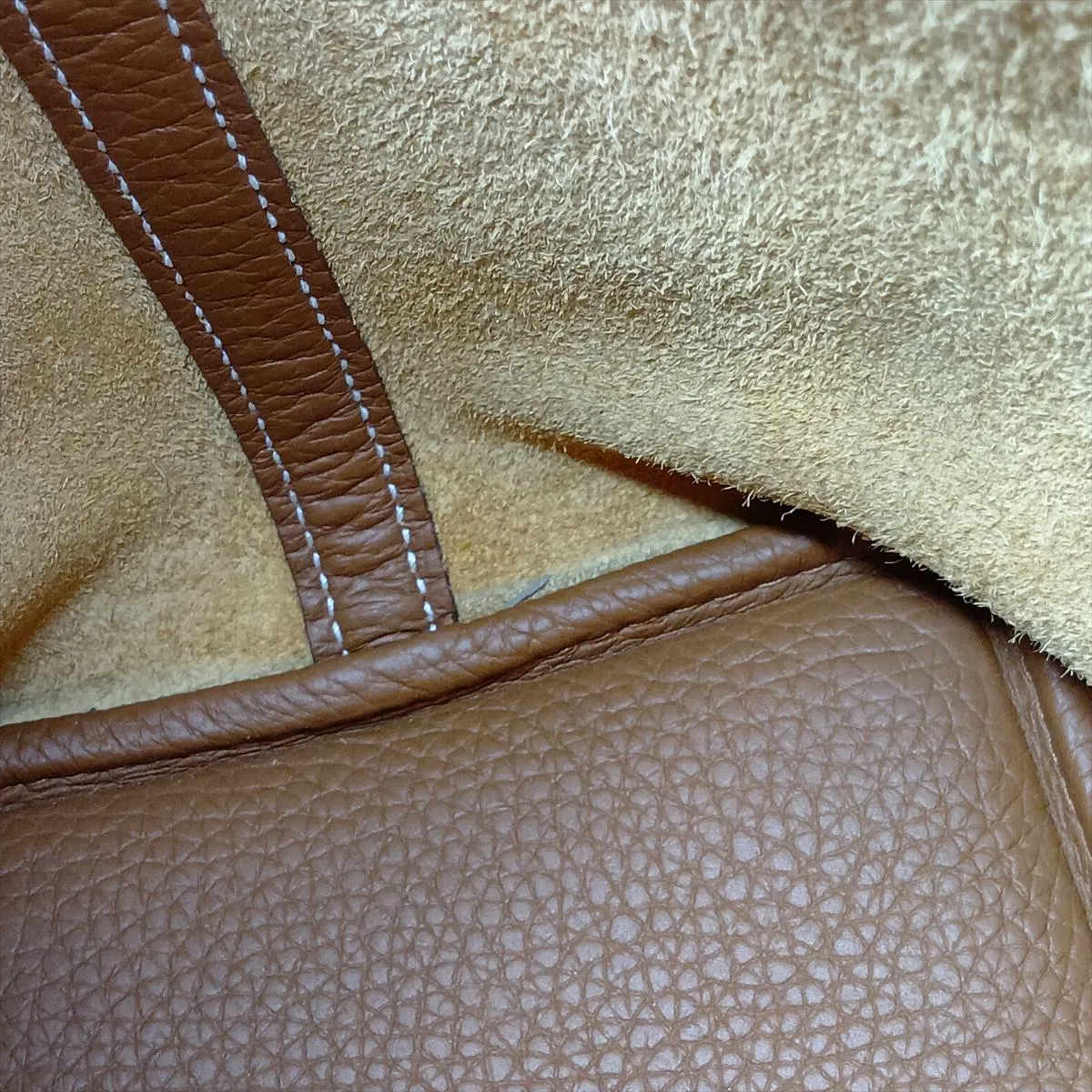 Picotin Lock 18 PM, Taurillon Clemence leather, Gold, Gold hardware, B: 2023 — view 10