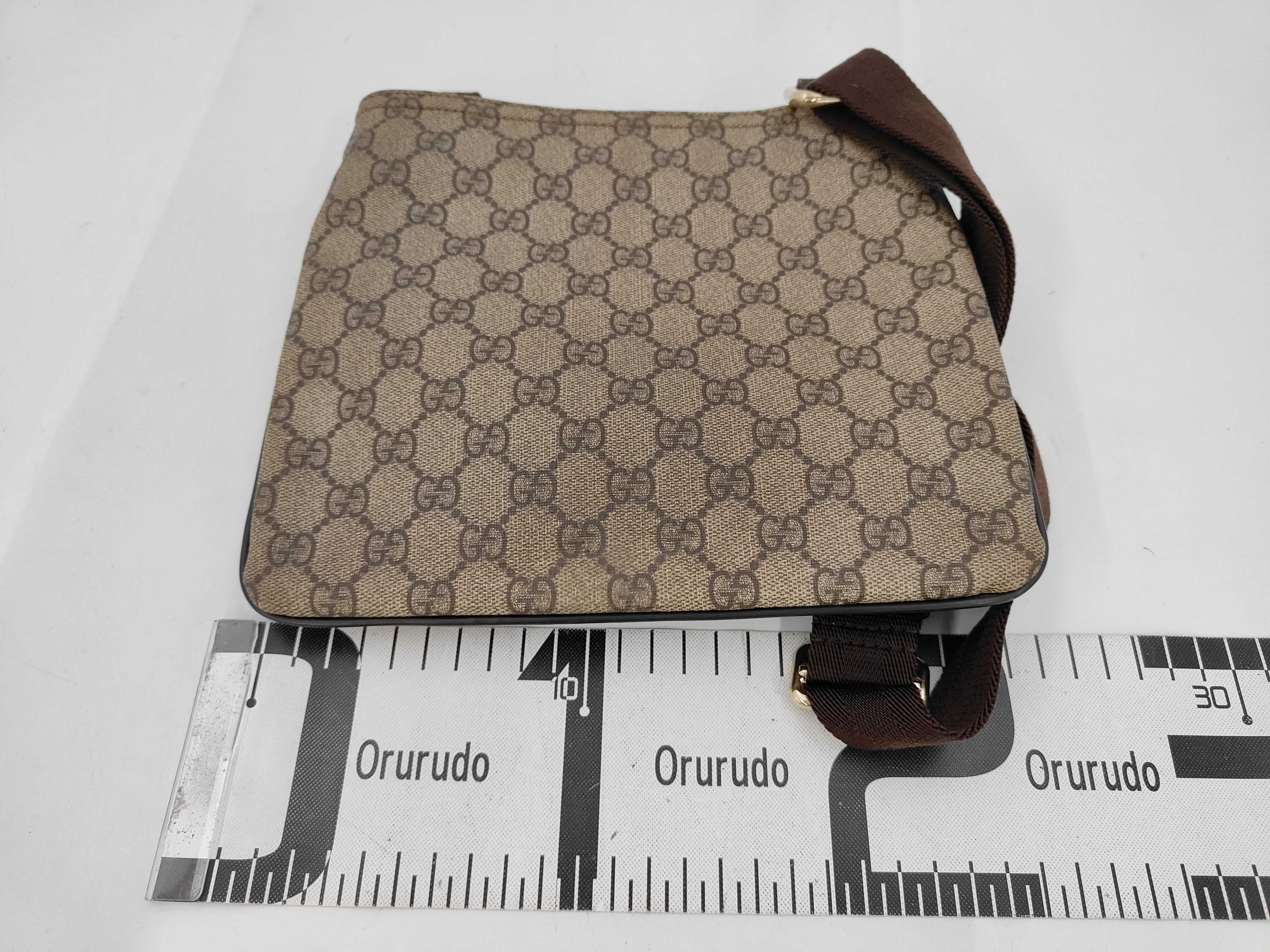 GG Supreme Messenger Bag Shoulder Bag — view 2