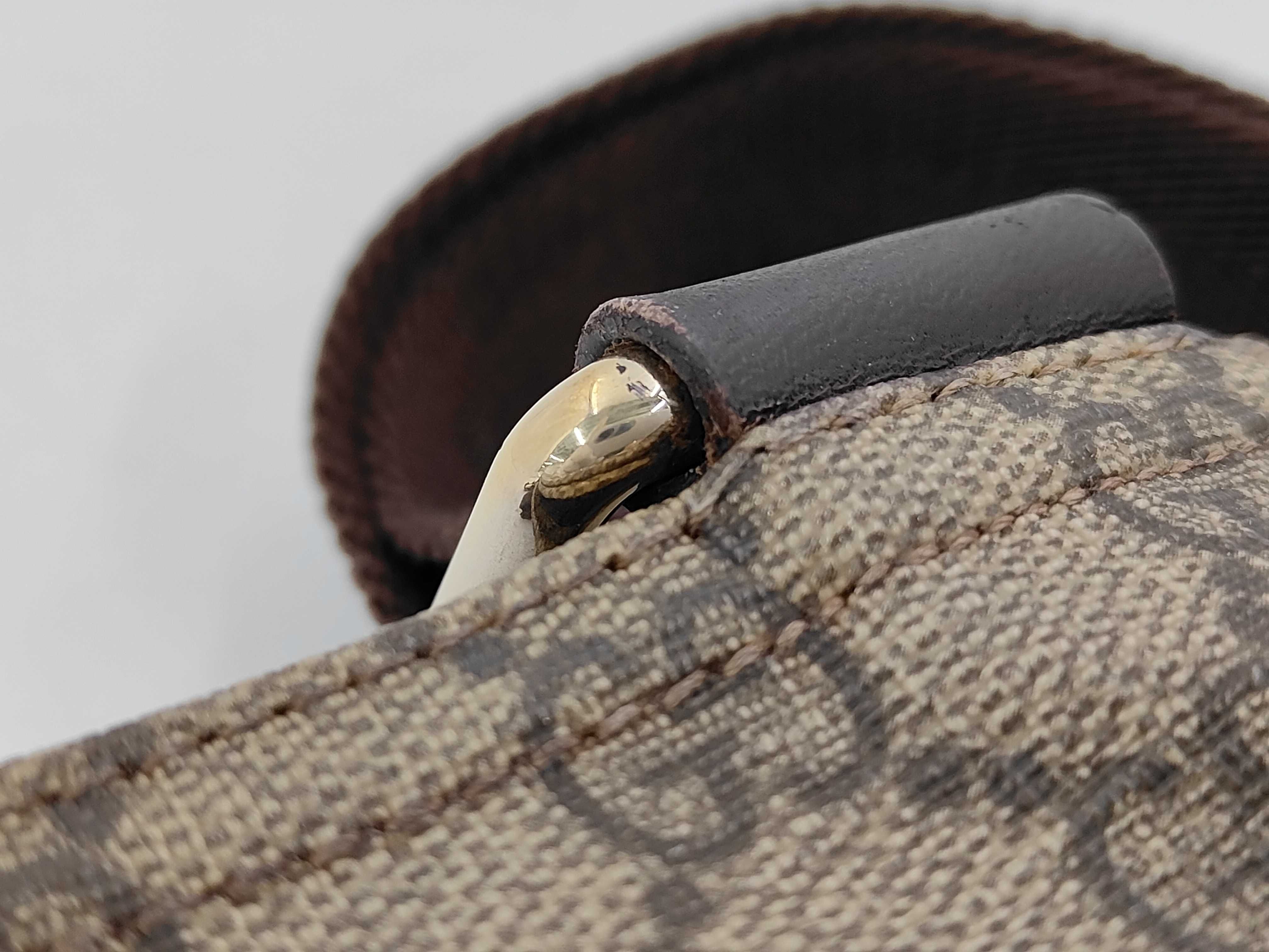 GG Supreme Messenger Bag Shoulder Bag — view 3