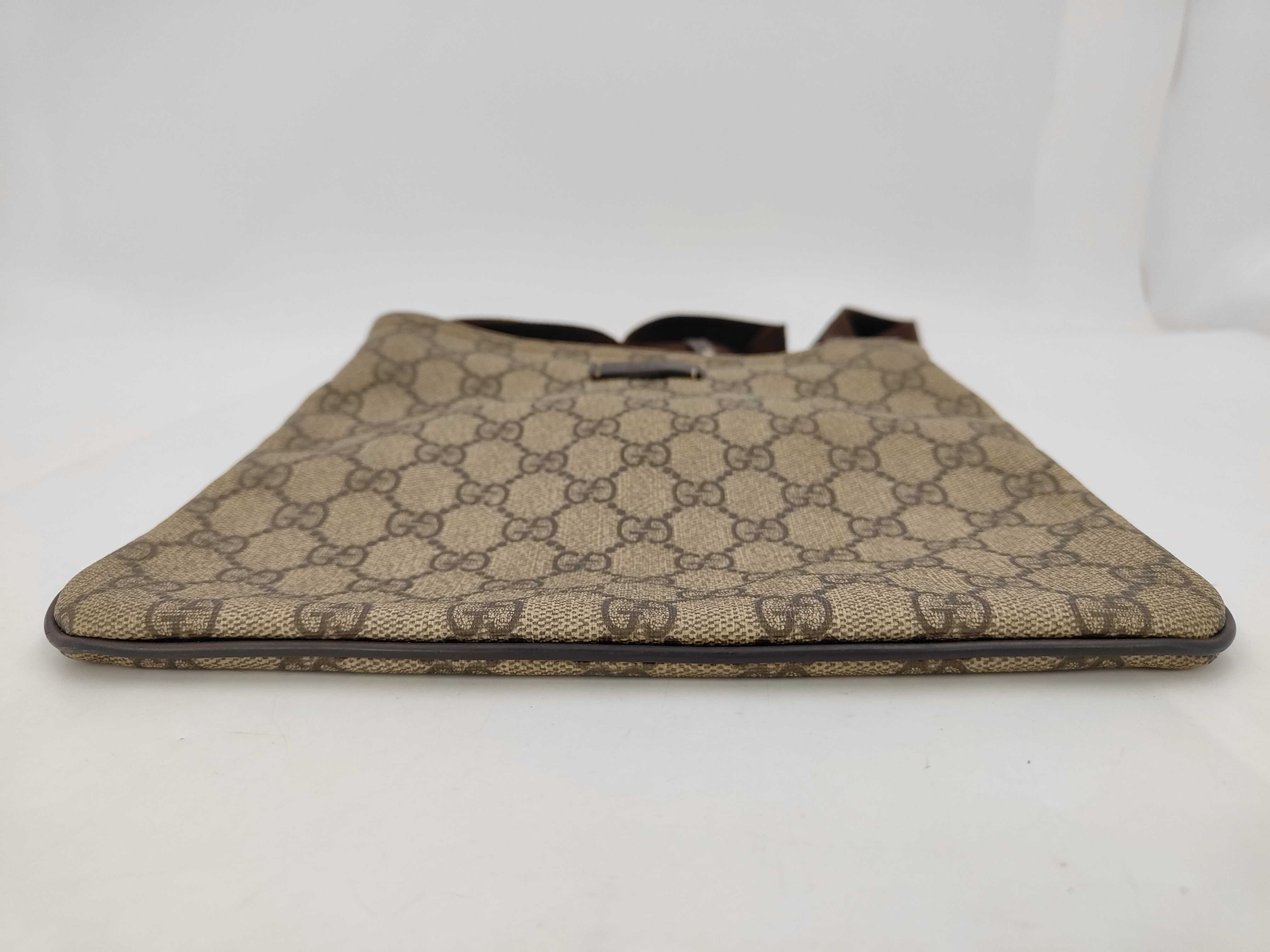 GG Supreme Messenger Bag Shoulder Bag — view 5