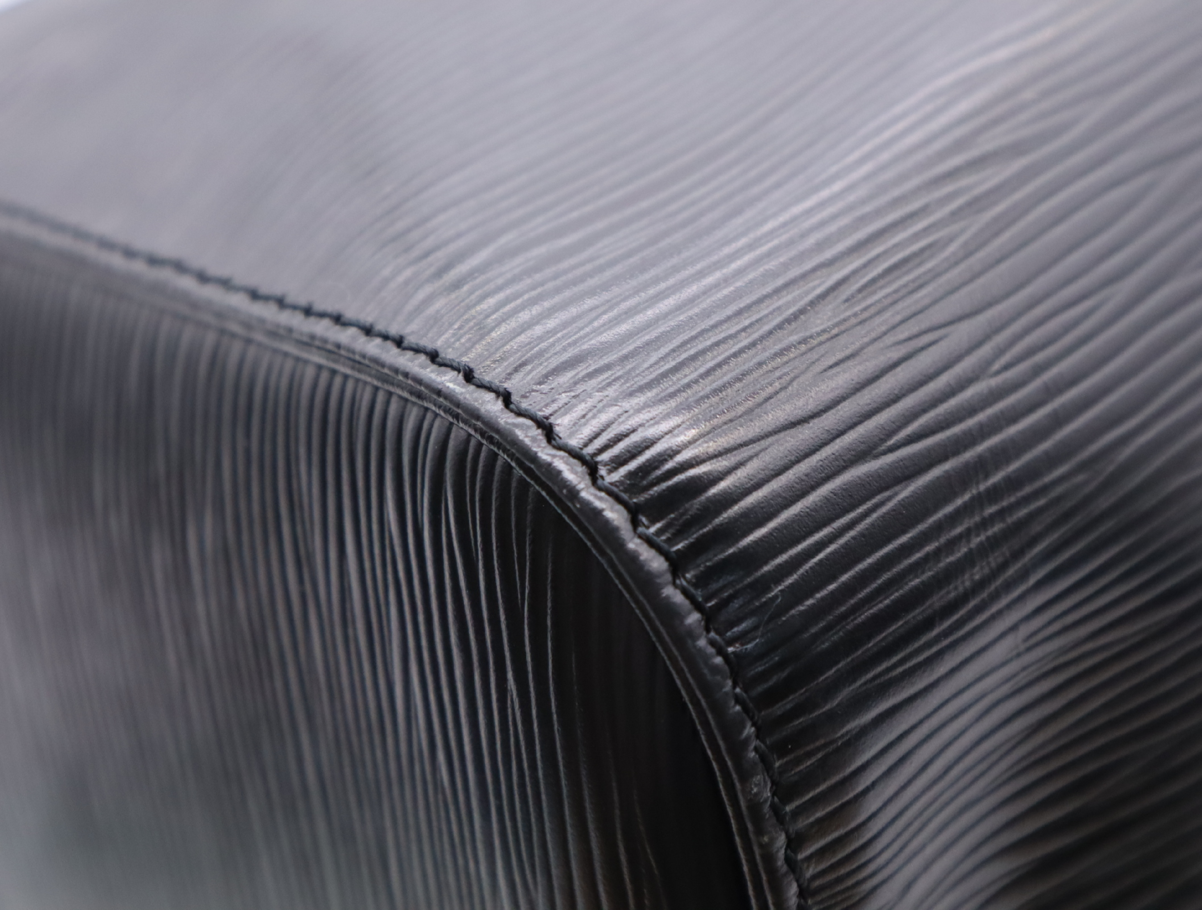 M42972 Epi Keepall 45 Noir Boston Bag — view 6