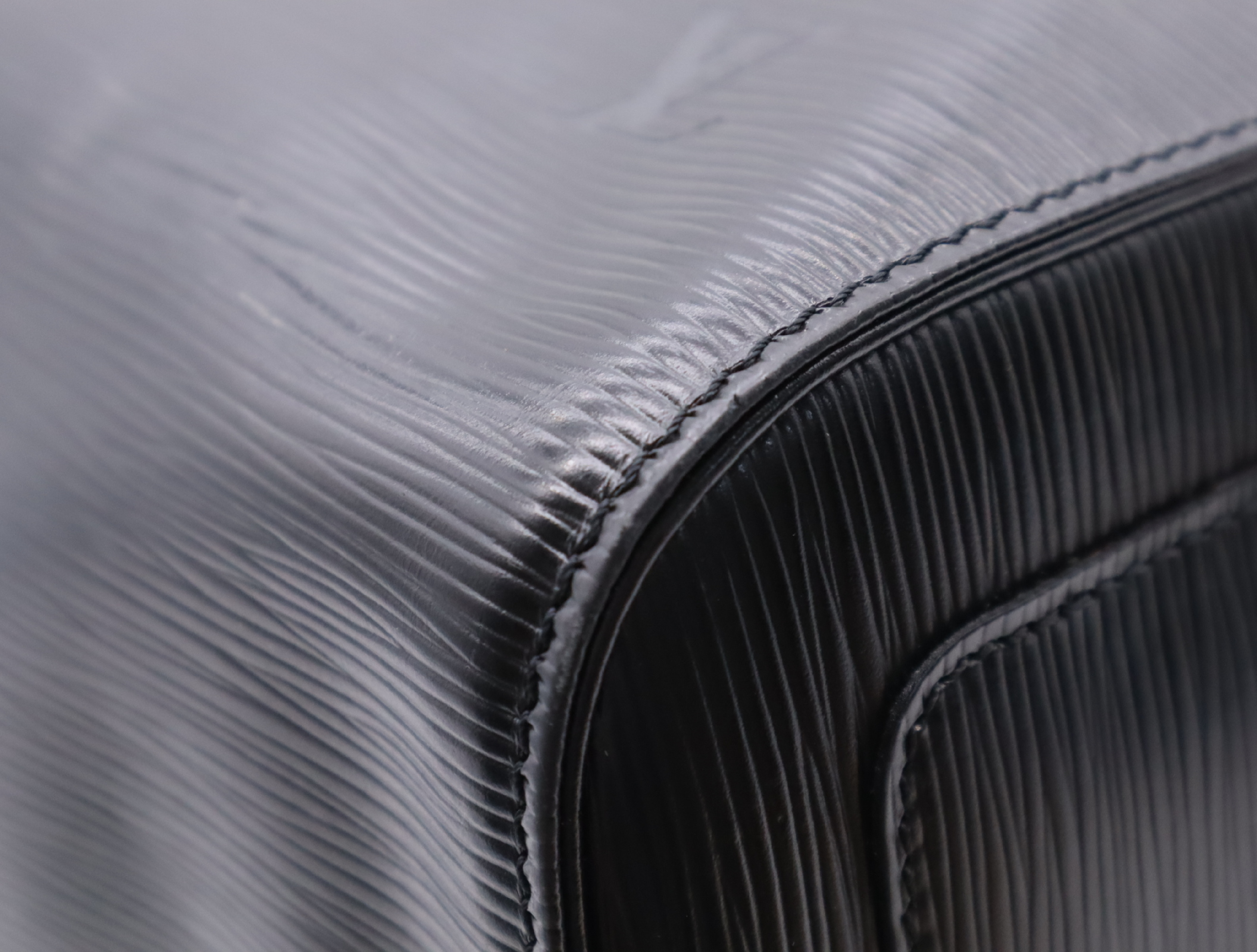M42972 Epi Keepall 45 Noir Boston Bag — view 7