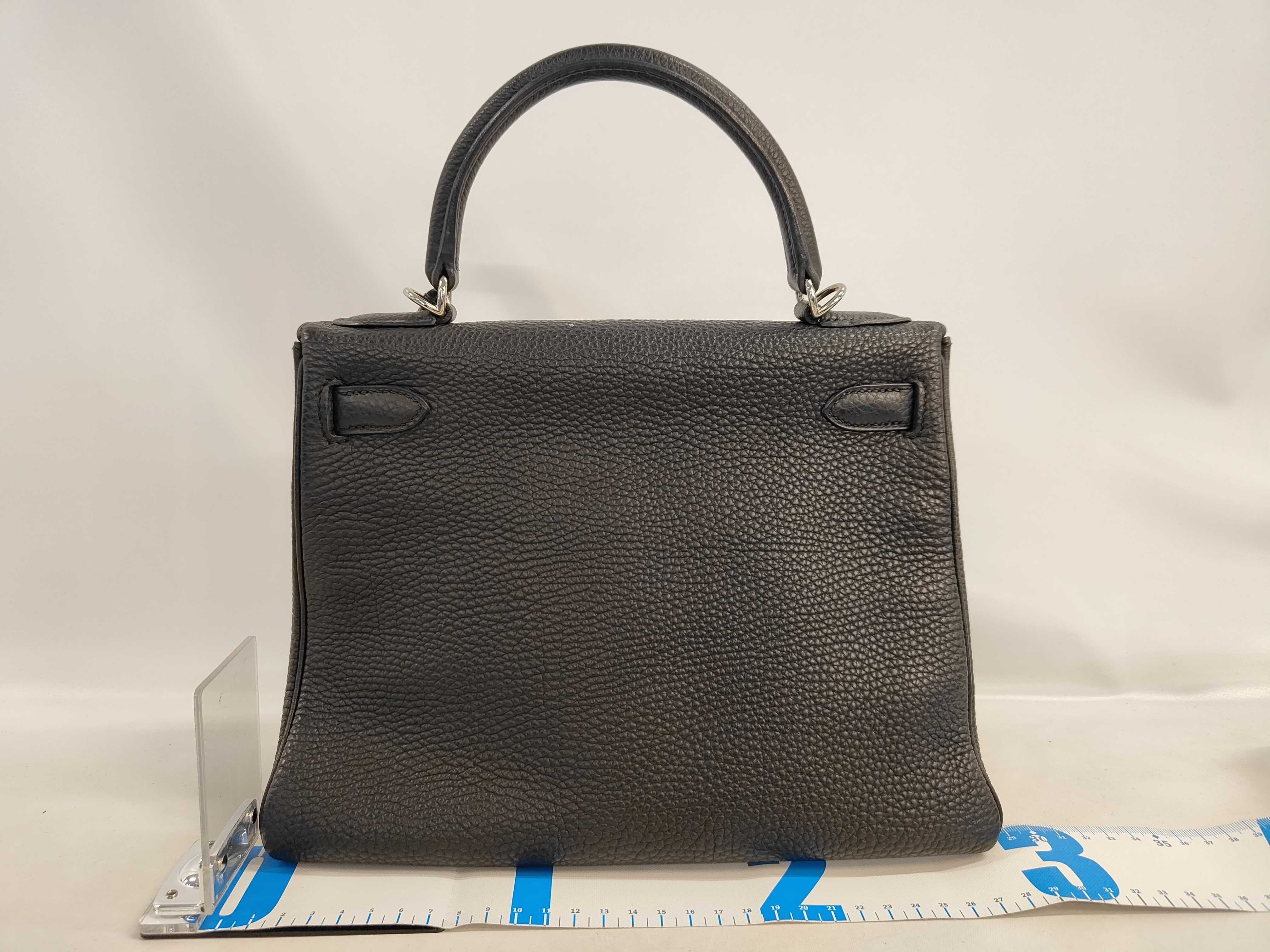 Kelly 25 K stamp Togo leather silver hardware handbag — view 2