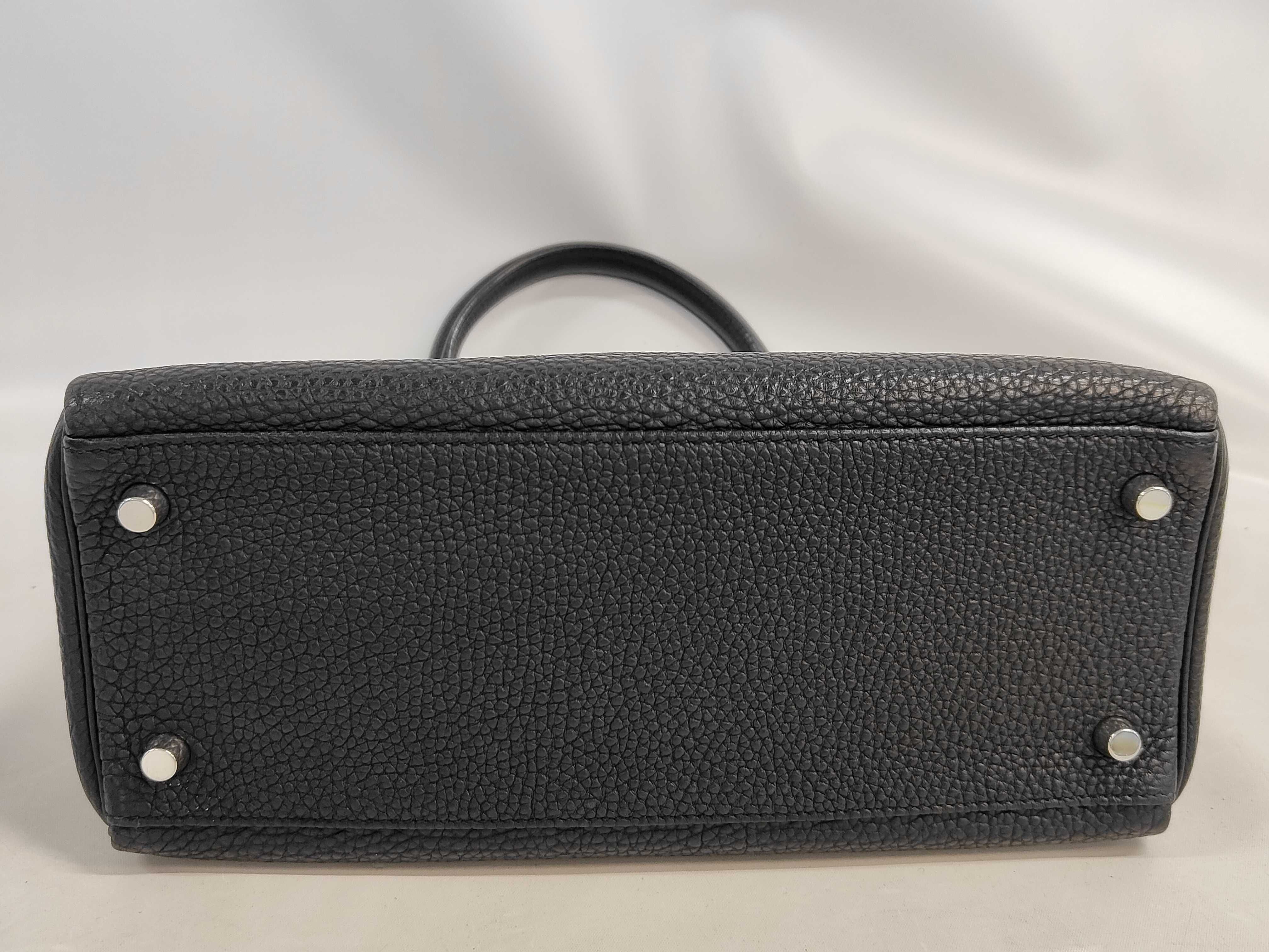 Kelly 25 K stamp Togo leather silver hardware handbag — view 3