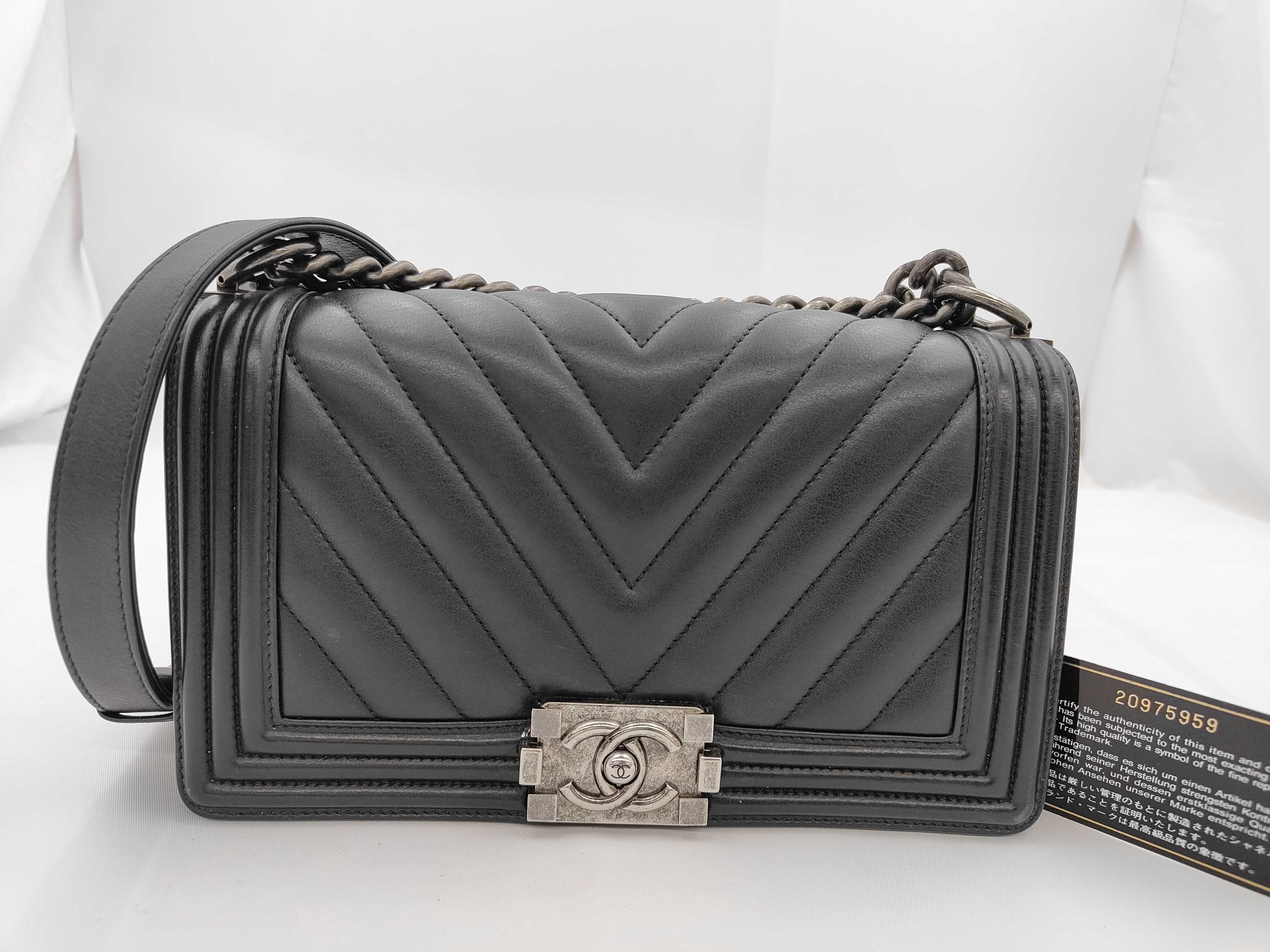 Boy Chanel 25 V-stitch Lambskin Shoulder Bag